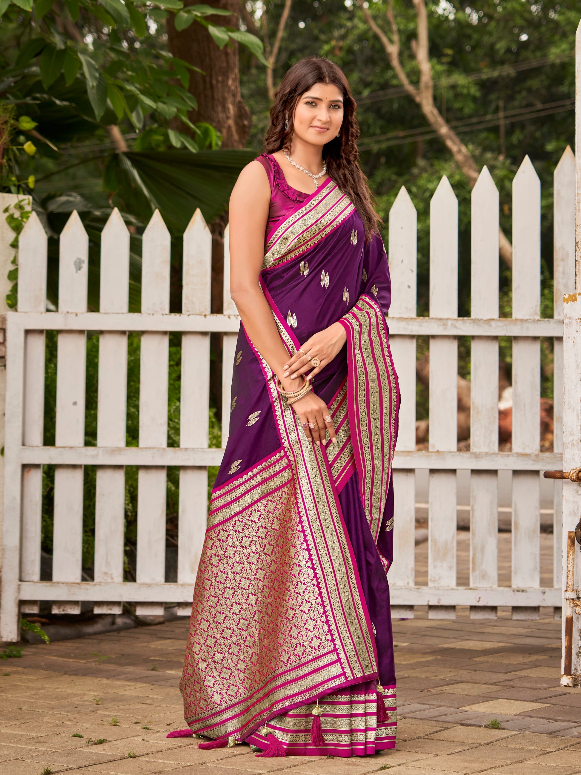 MANOHARI Banarasi Silk Blend Jacquard Work Saree - Purple