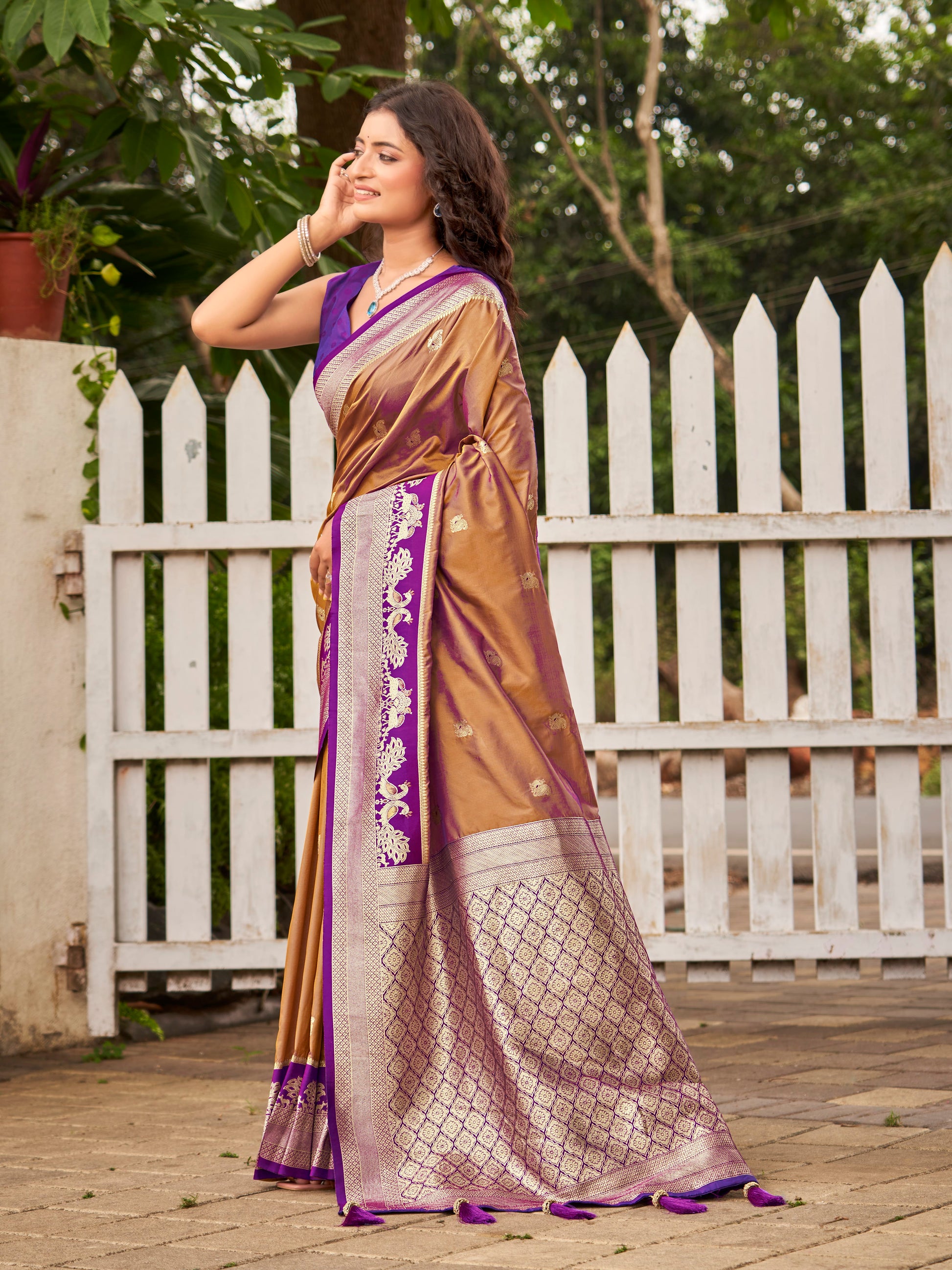 MANOHARI Banarasi Silk Blend Jacquard Work Saree - Brown