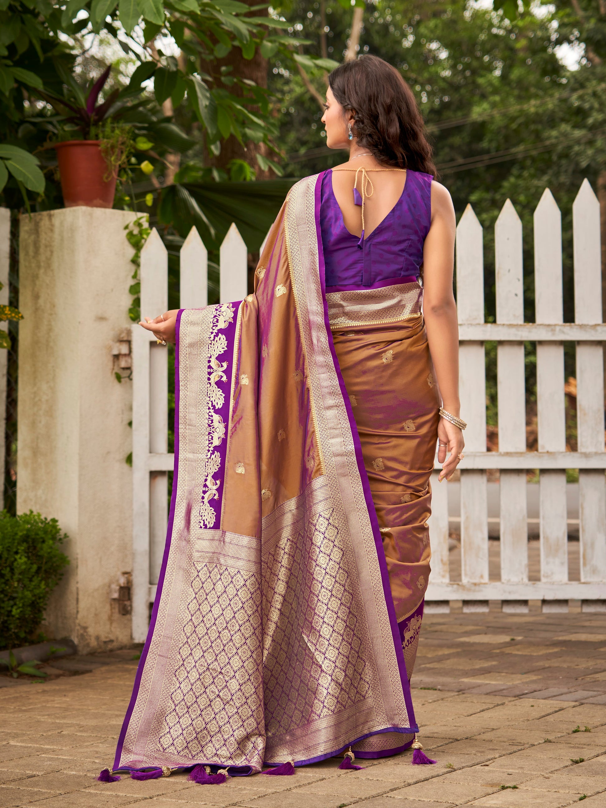 MANOHARI Banarasi Silk Blend Jacquard Work Saree - Brown