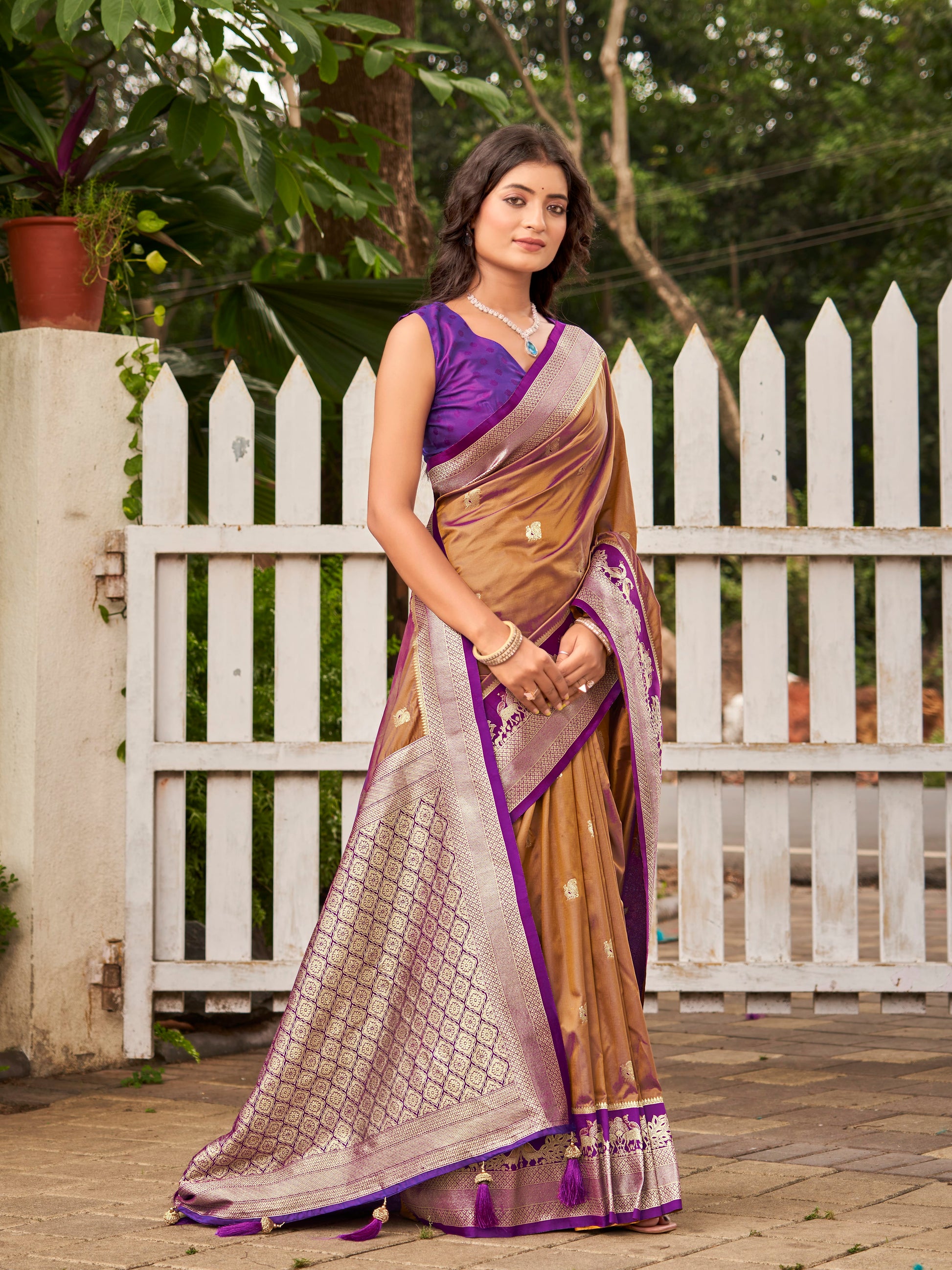 MANOHARI Banarasi Silk Blend Jacquard Work Saree - Brown