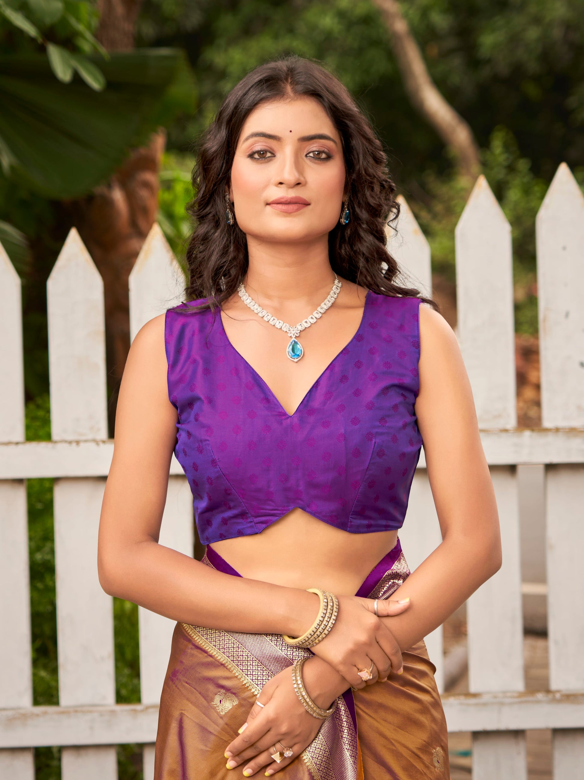 MANOHARI Banarasi Silk Blend Jacquard Work Saree - Brown