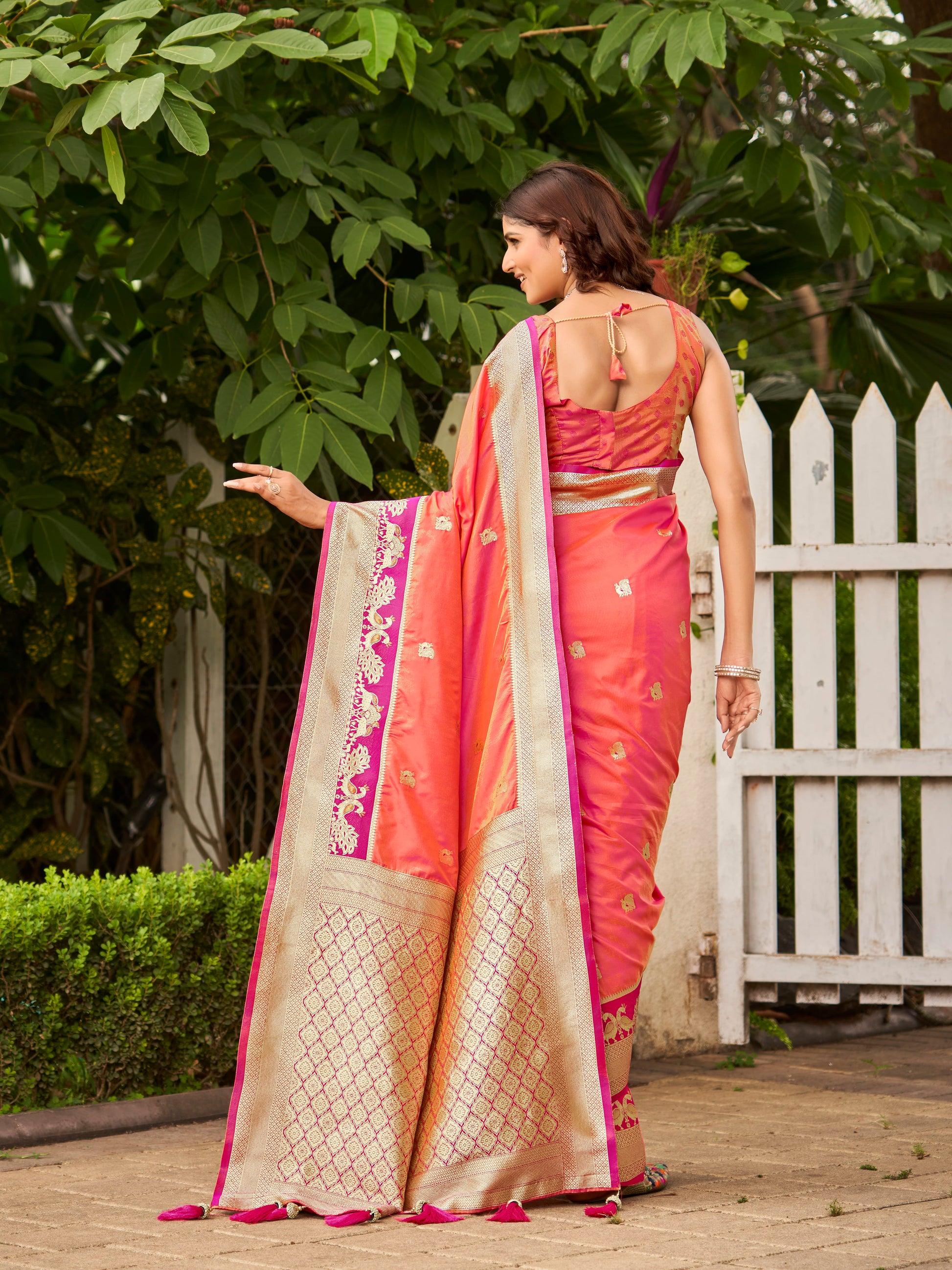 MANOHARI Banarasi Silk Blend Jacquard Work Saree - Orange