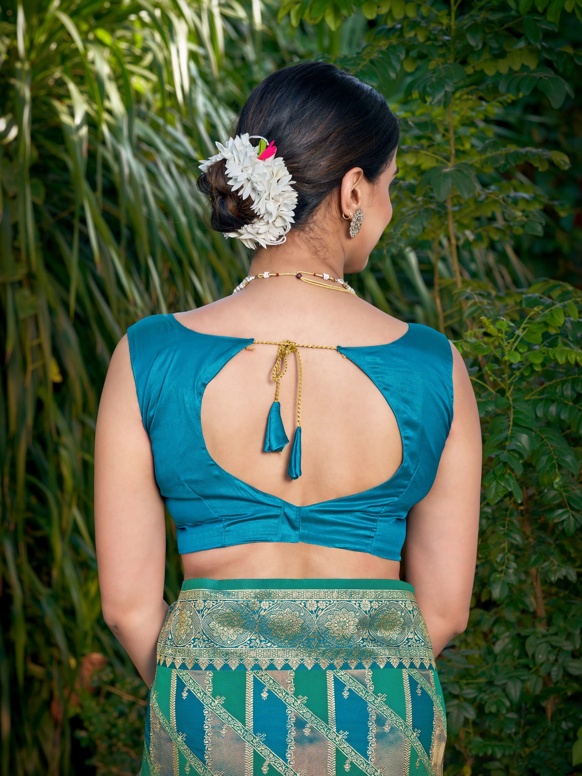 MANOHARI Banarasi Silk Blend Jacquard Work Saree - Turquoise