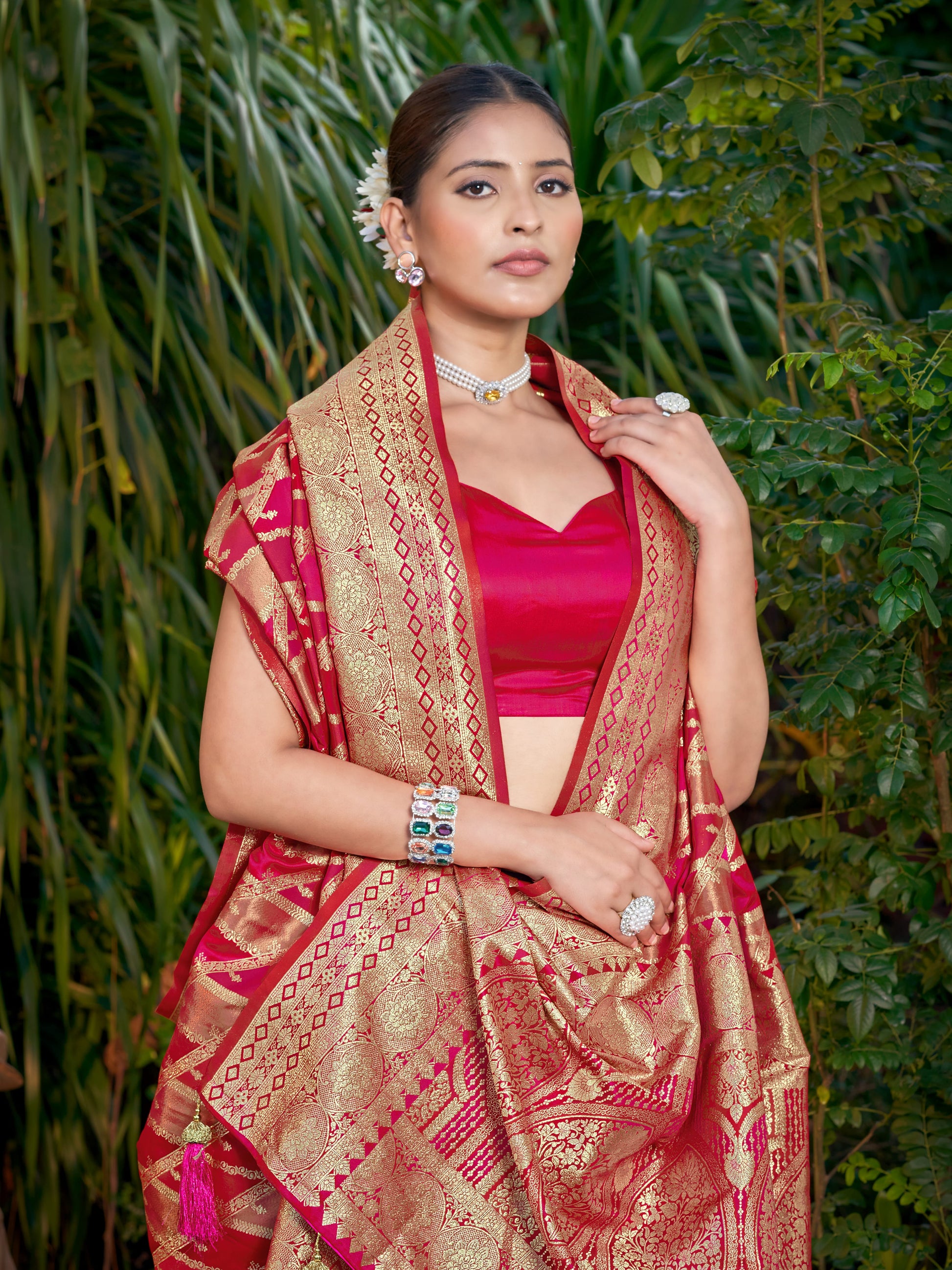 MANOHARI Banarasi Silk Blend Jacquard Work Saree - Pink