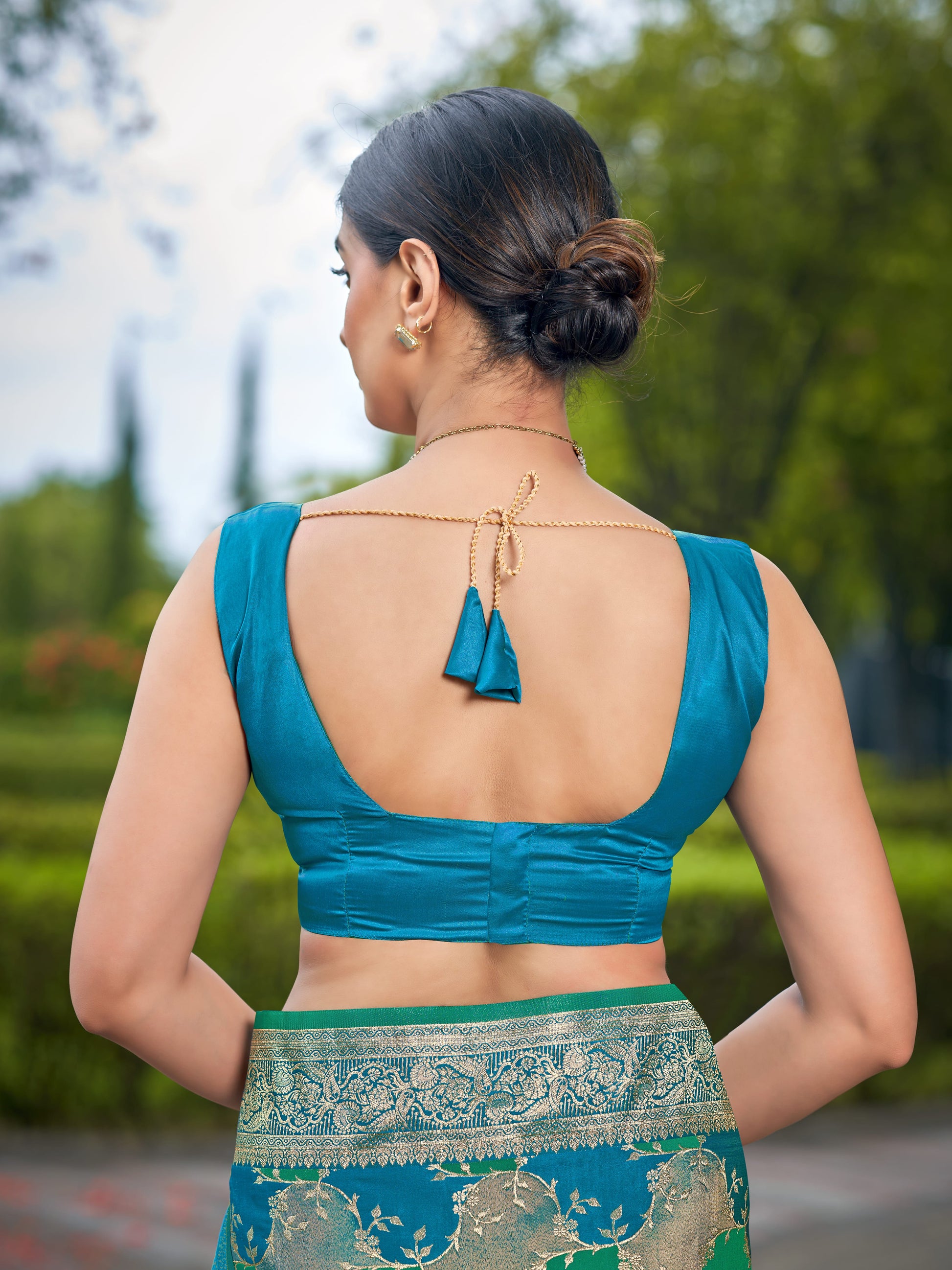 MANOHARI Banarasi Silk Blend Jacquard Work Saree - Turquoise