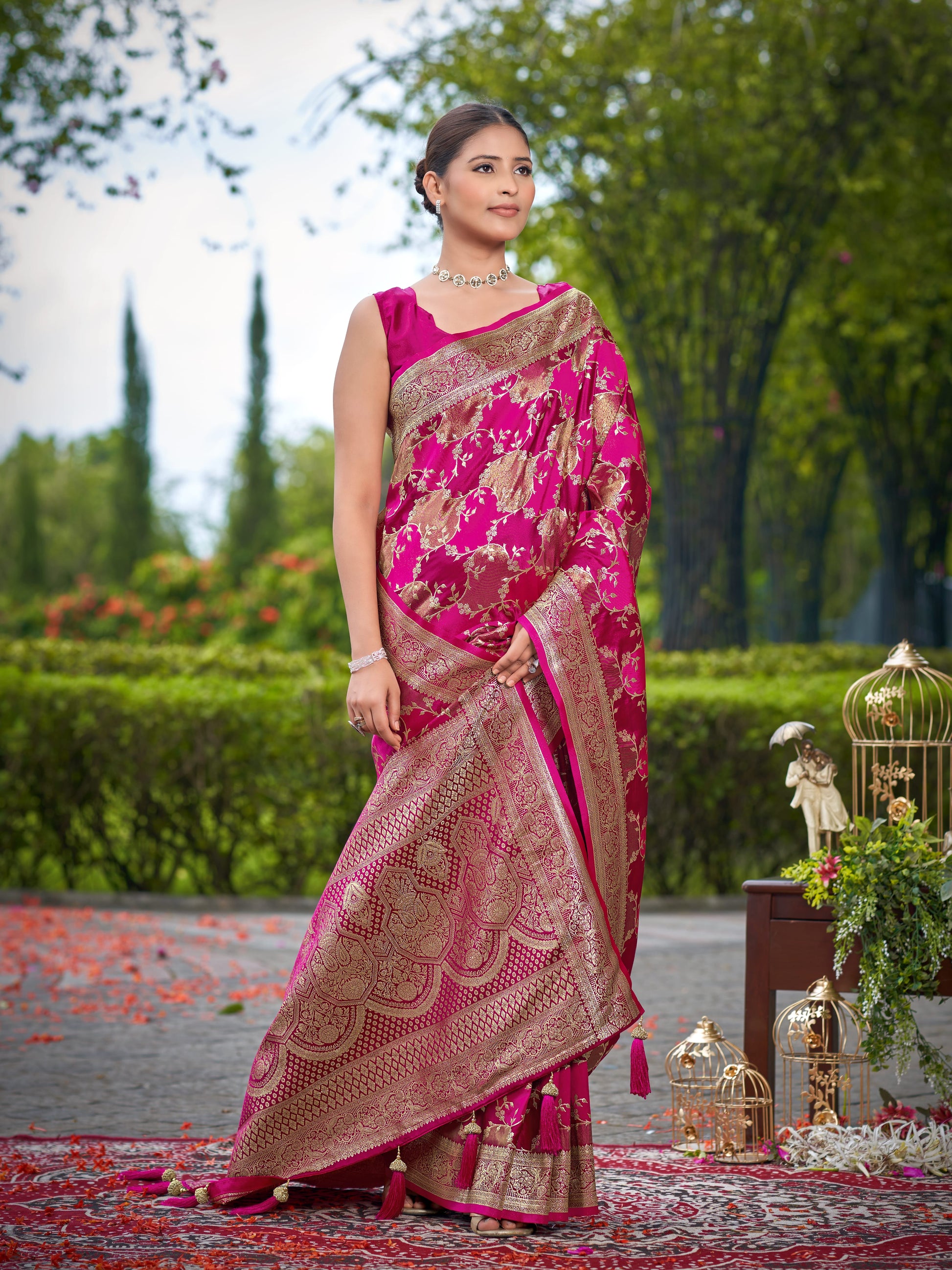MANOHARI Banarasi Silk Blend Jacquard Work Saree - Pink