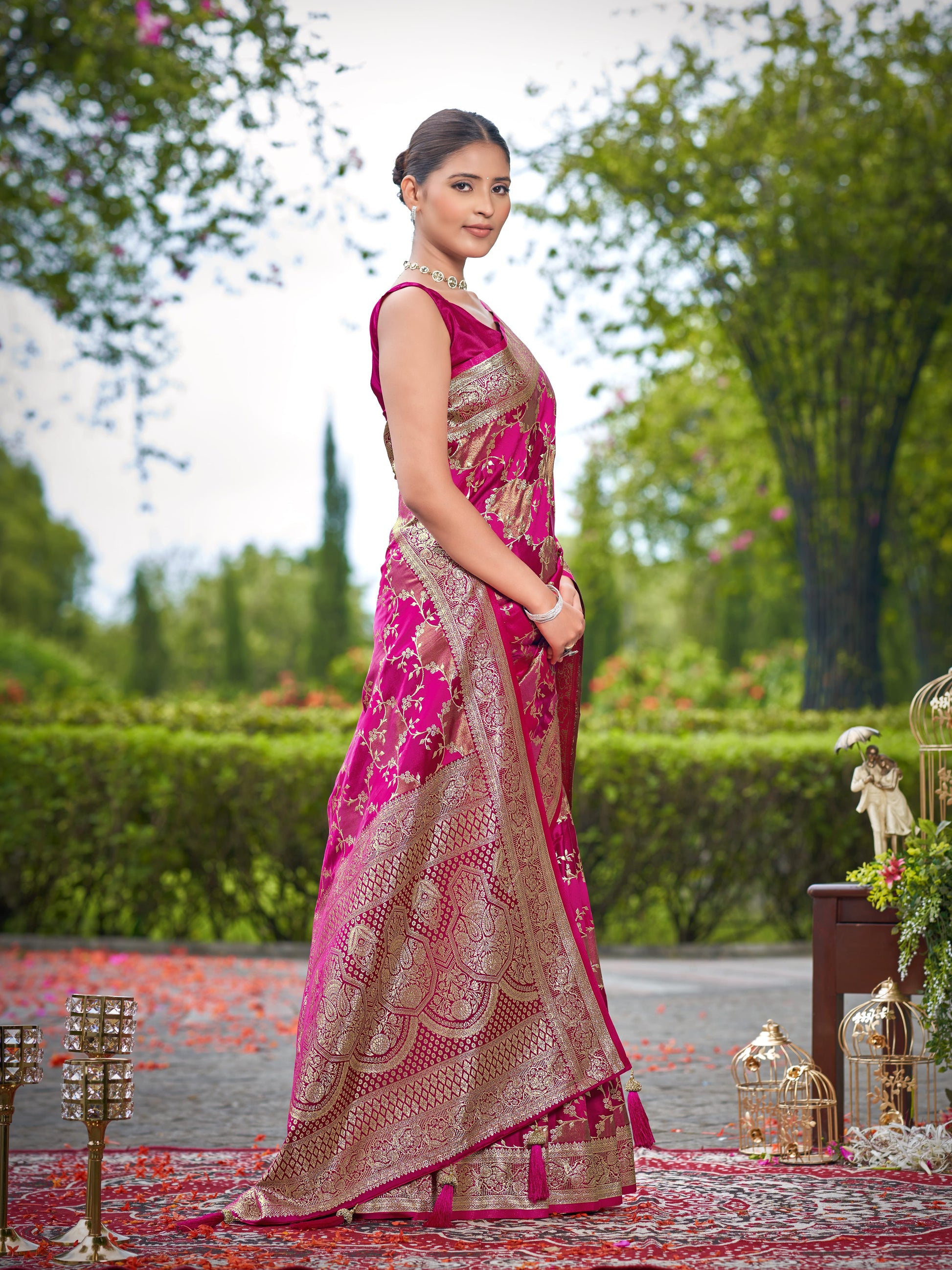 MANOHARI Banarasi Silk Blend Jacquard Work Saree - Pink