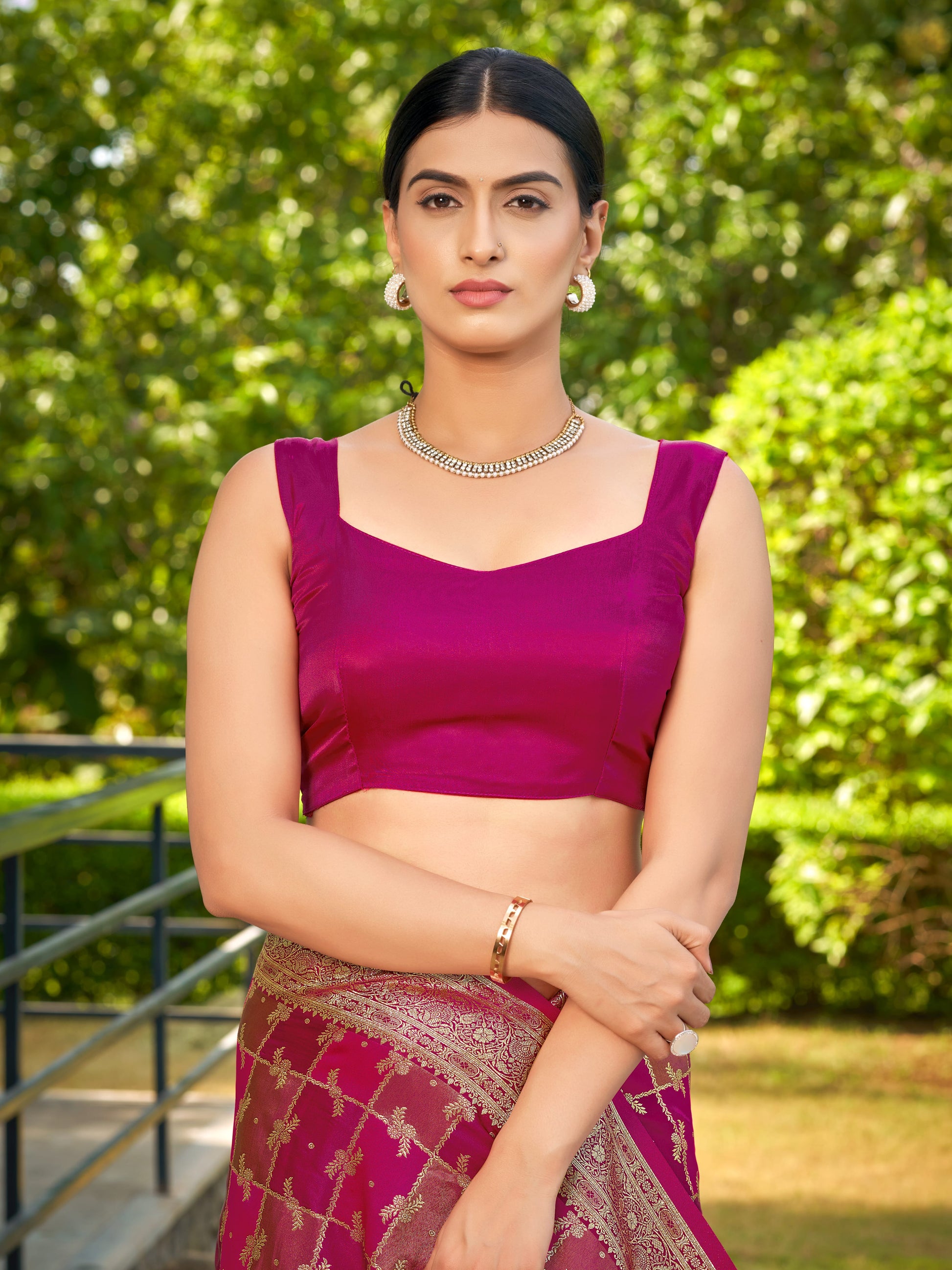 MANOHARI Banarasi Silk Blend Jacquard Work Saree - Pink