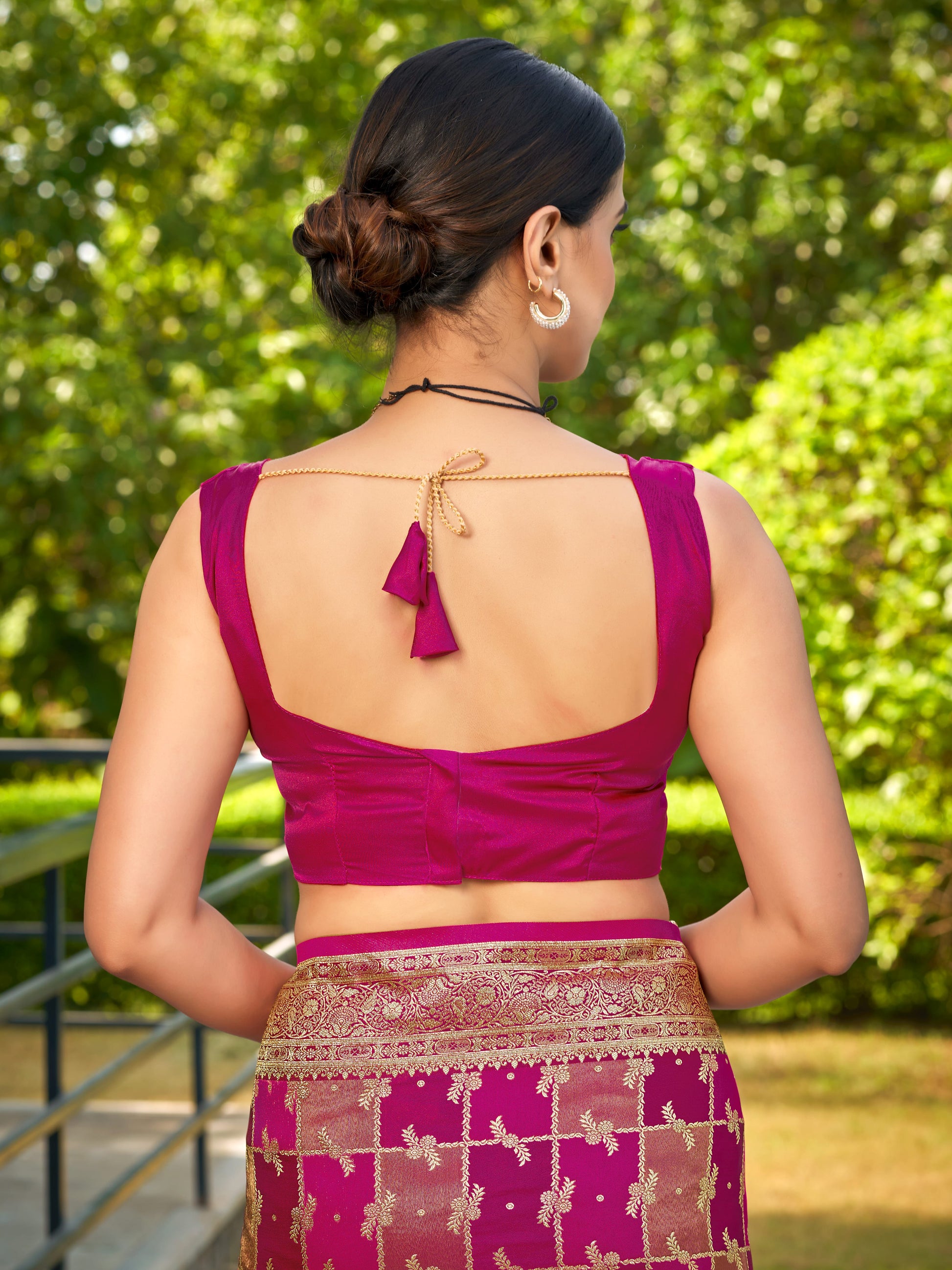 MANOHARI Banarasi Silk Blend Jacquard Work Saree - Pink