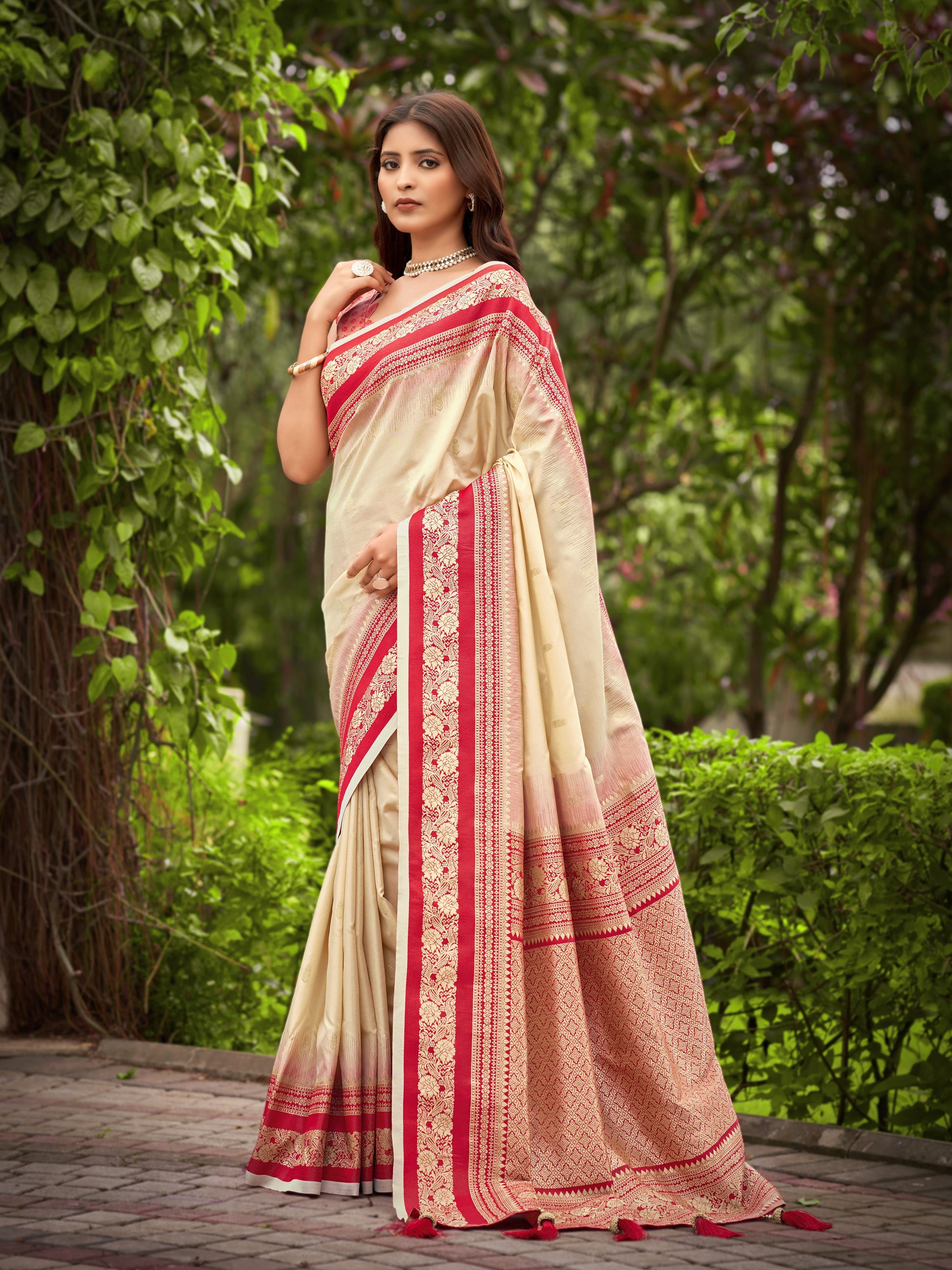 MANOHARI Banarasi Silk Blend Jacquard Work Saree - Beige
