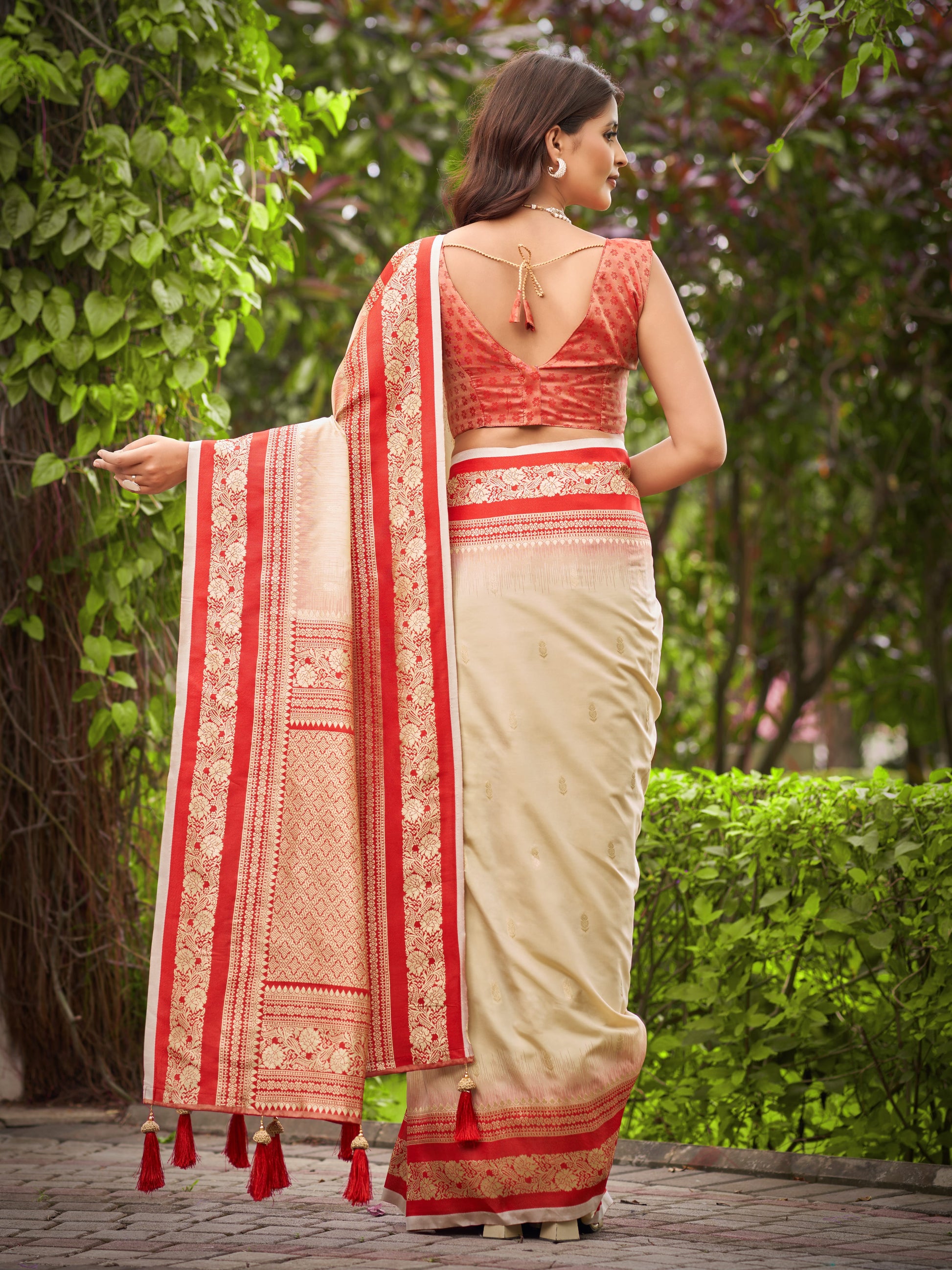 MANOHARI Banarasi Silk Blend Jacquard Work Saree - Beige