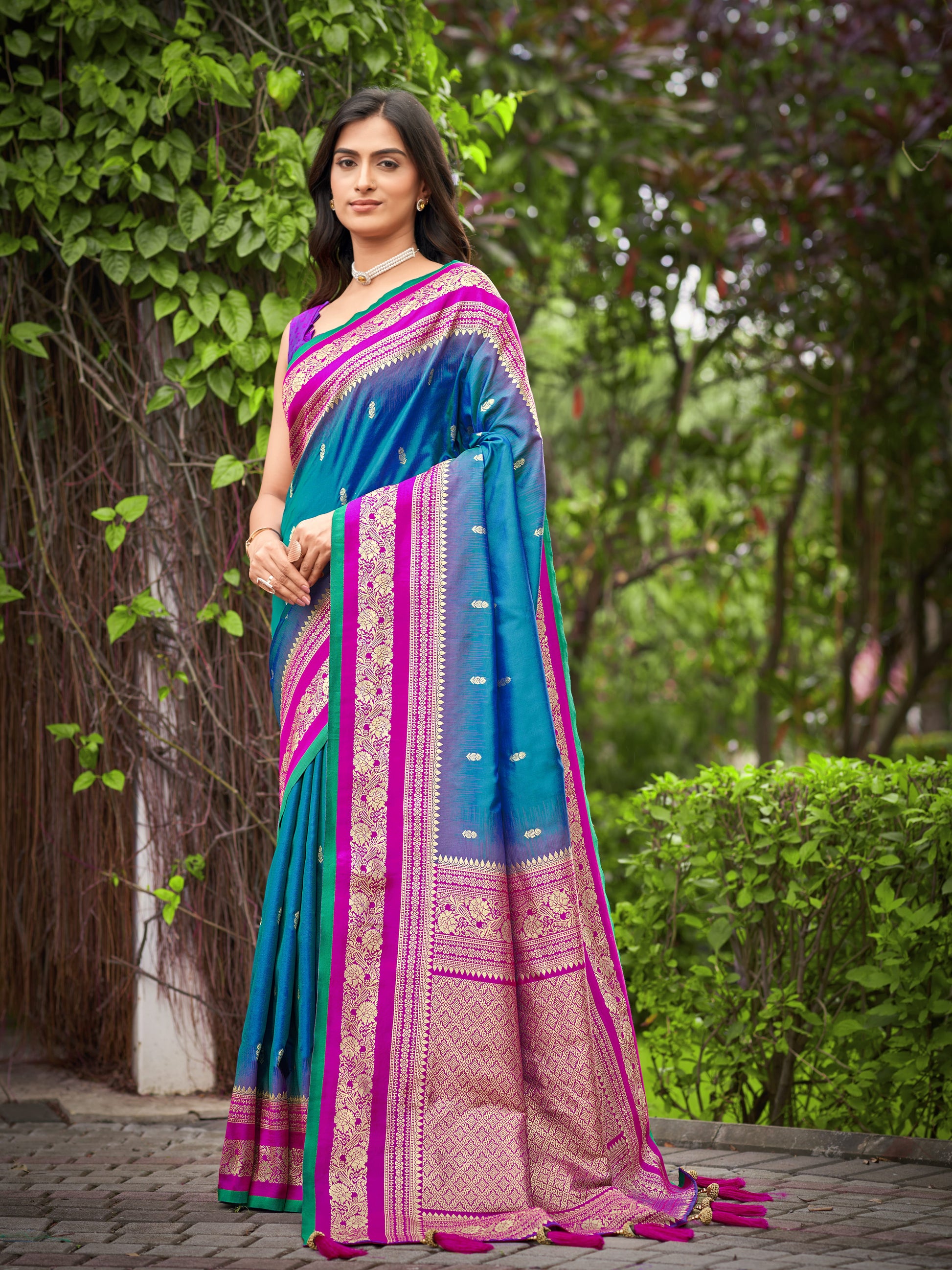 MANOHARI Banarasi Silk Blend Jacquard Work Saree - Blue