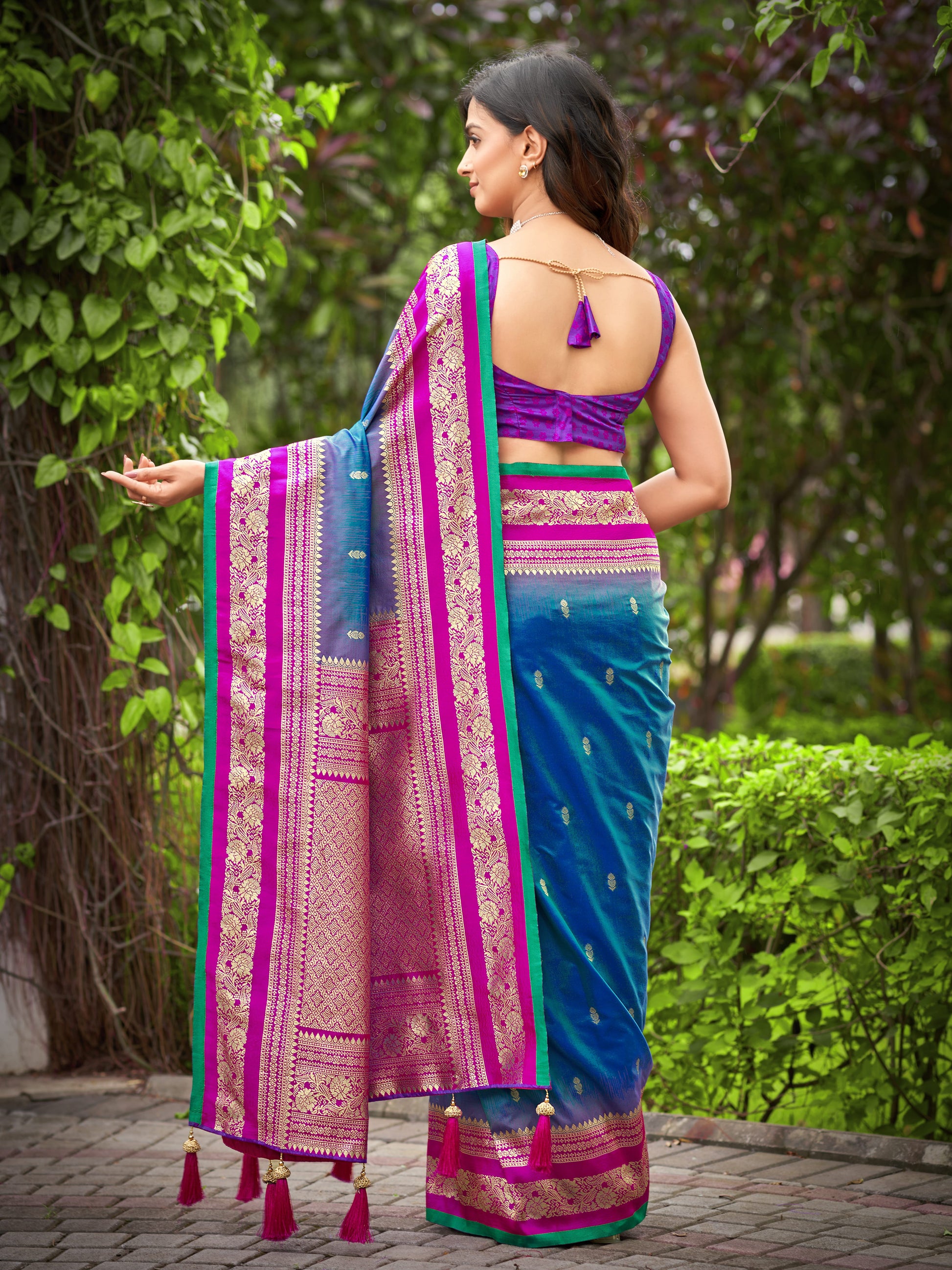 MANOHARI Banarasi Silk Blend Jacquard Work Saree - Blue