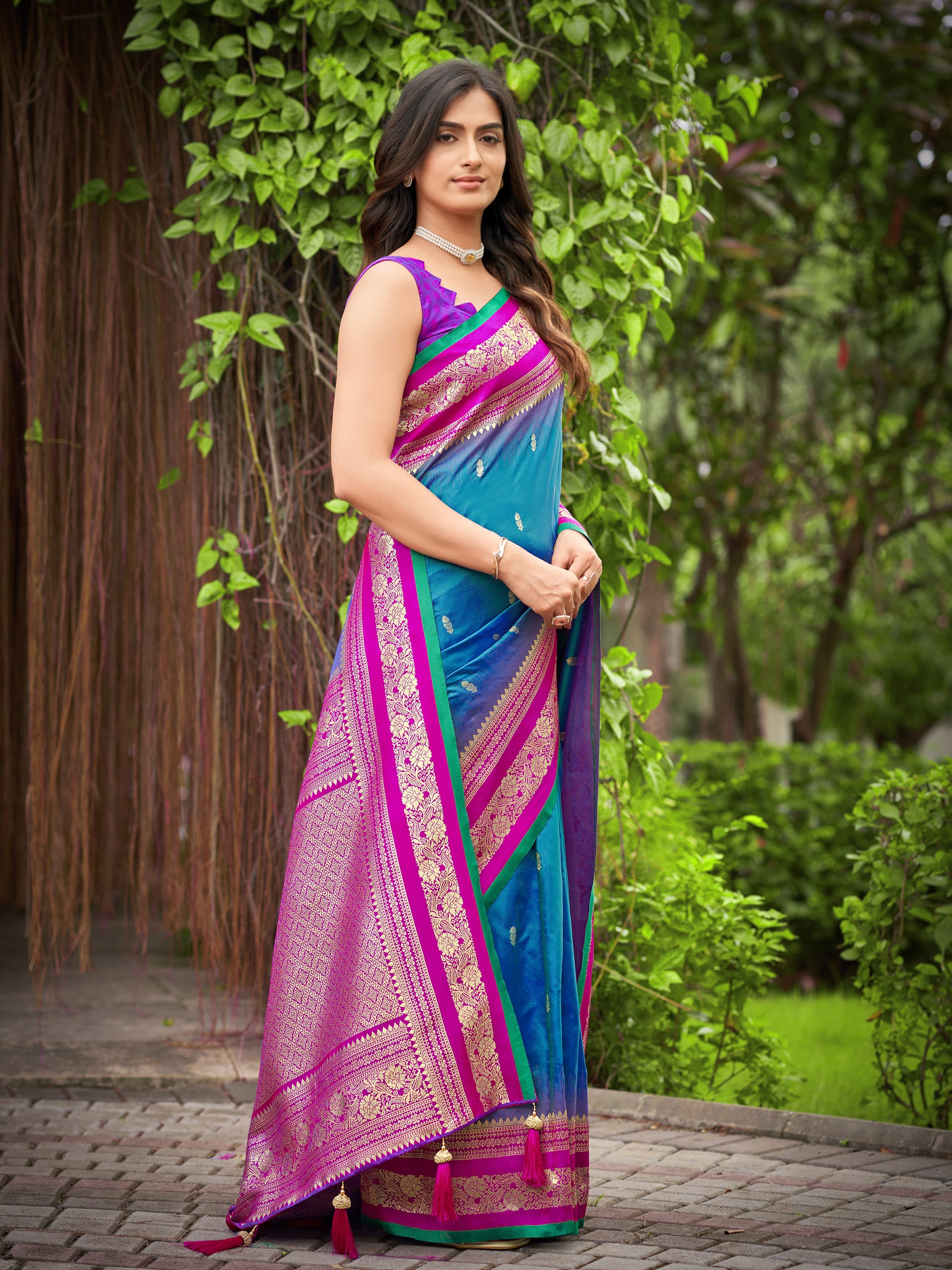 MANOHARI Banarasi Silk Blend Jacquard Work Saree - Blue
