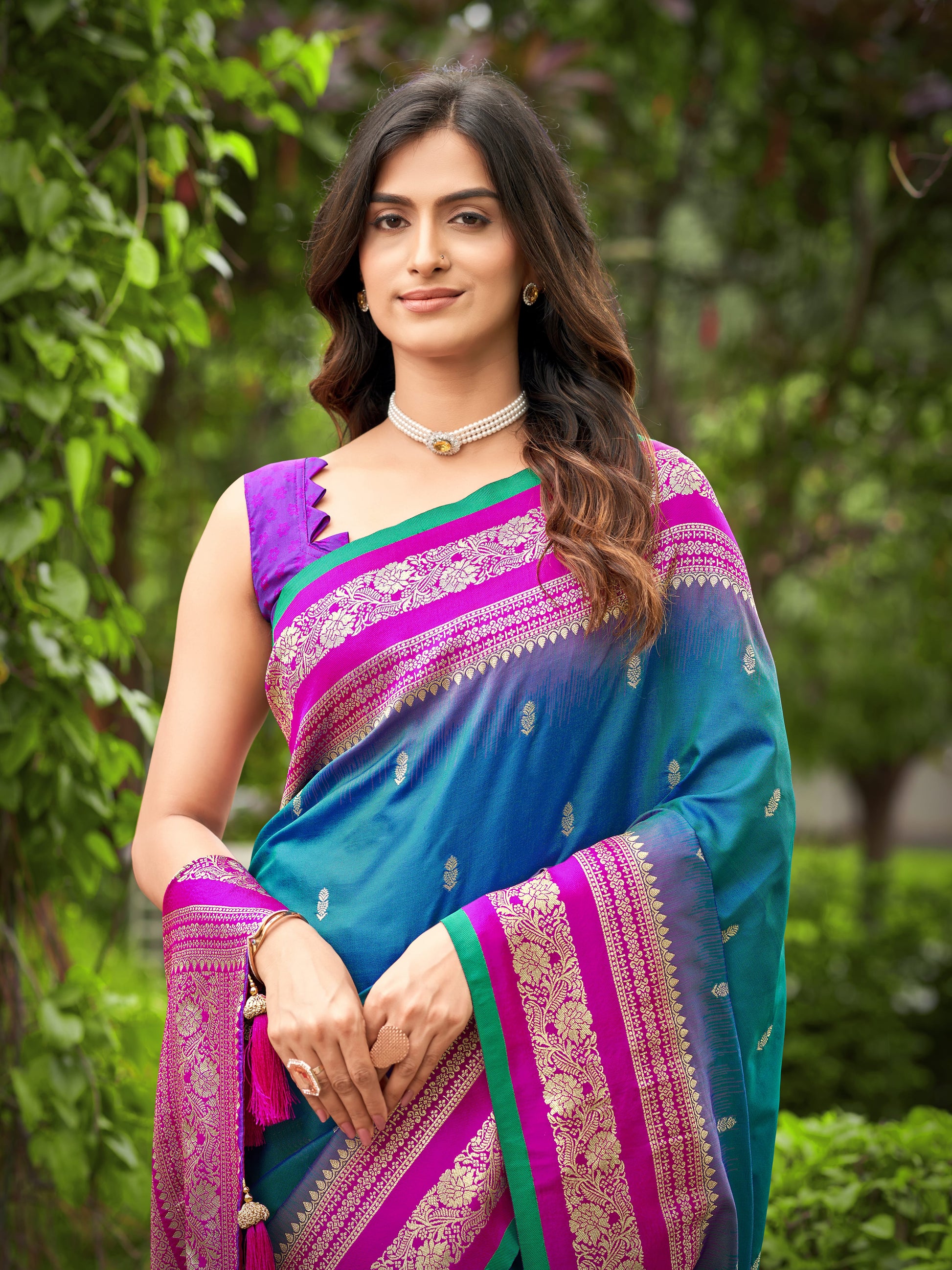 MANOHARI Banarasi Silk Blend Jacquard Work Saree - Blue