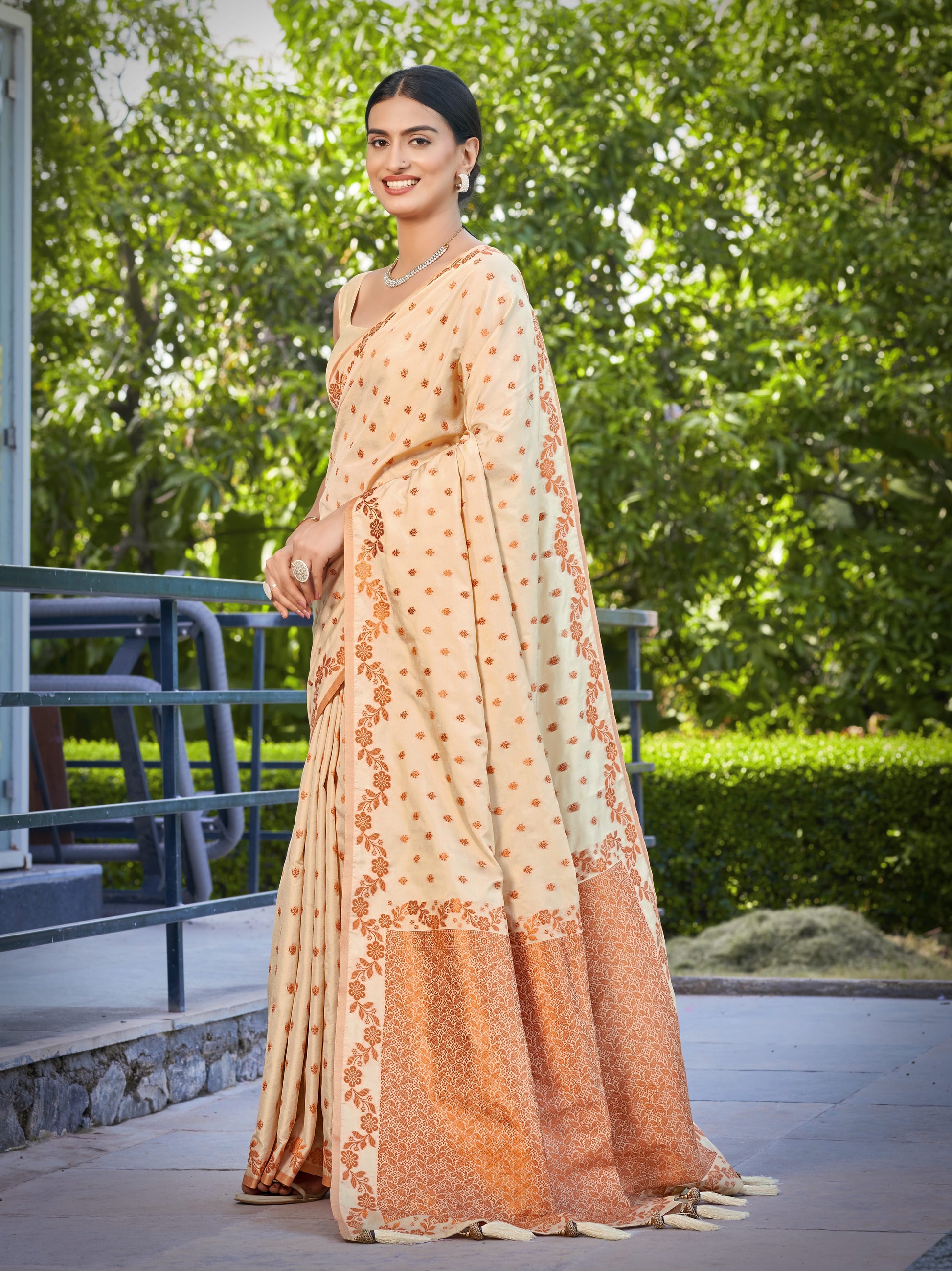 MANOHARI Banarasi Silk Blend Jacquard Work Saree - Beige