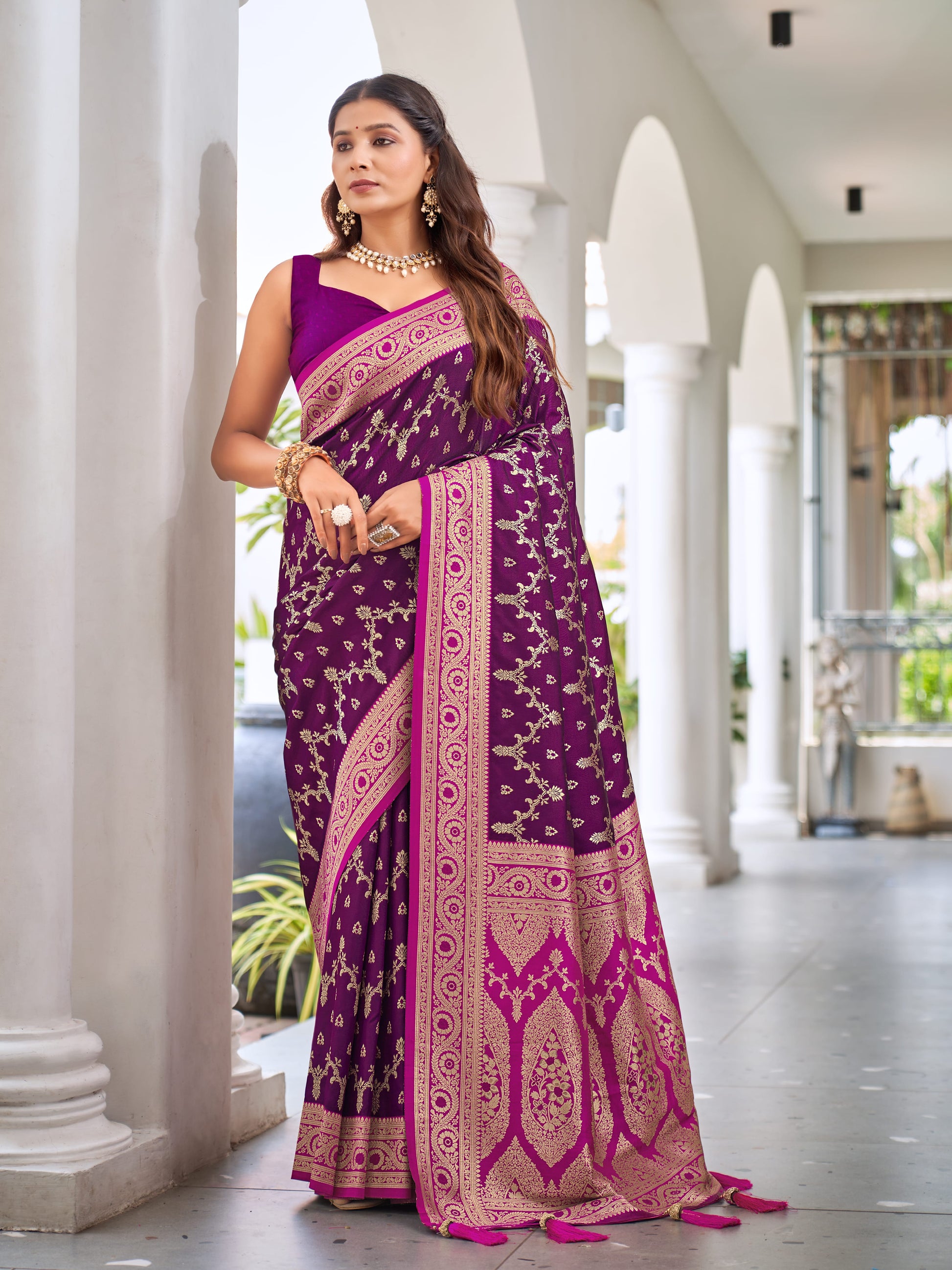 MANOHARI Banarasi Silk Blend Jacquard Work Saree - Purple