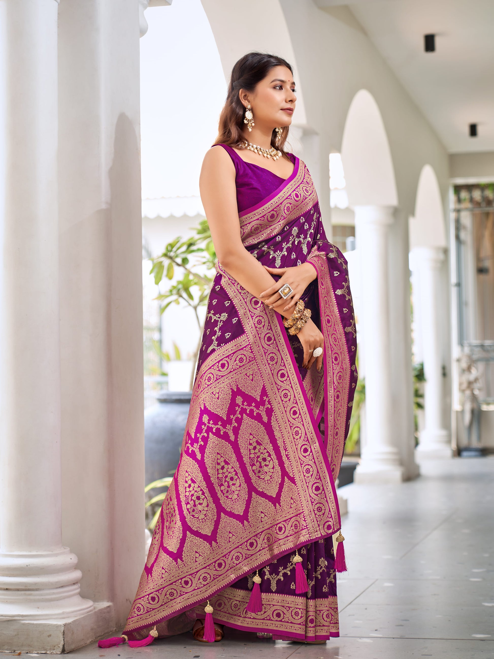 MANOHARI Banarasi Silk Blend Jacquard Work Saree - Purple