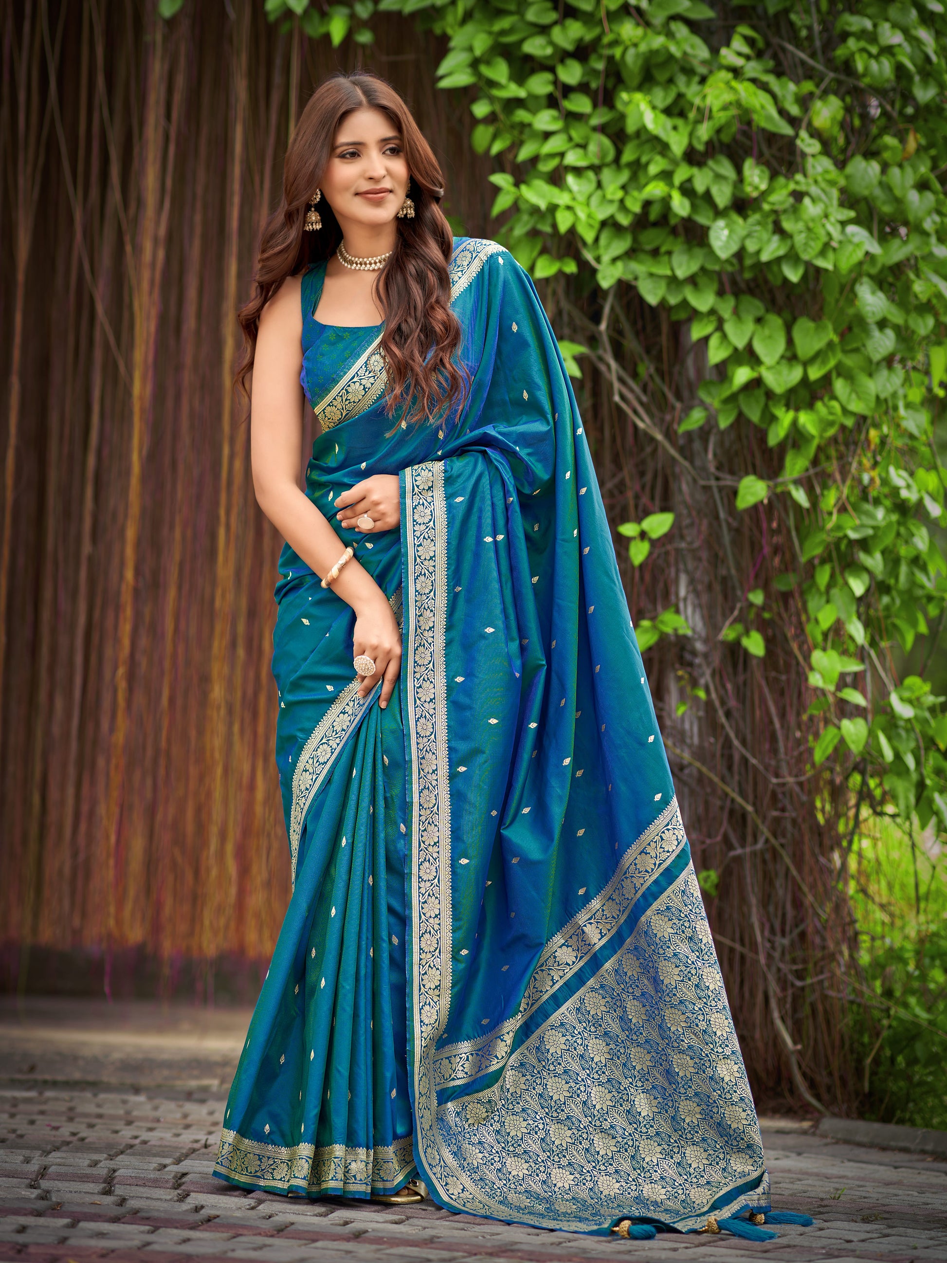 MANOHARI Banarasi Silk Blend Jacquard Work Saree - Blue