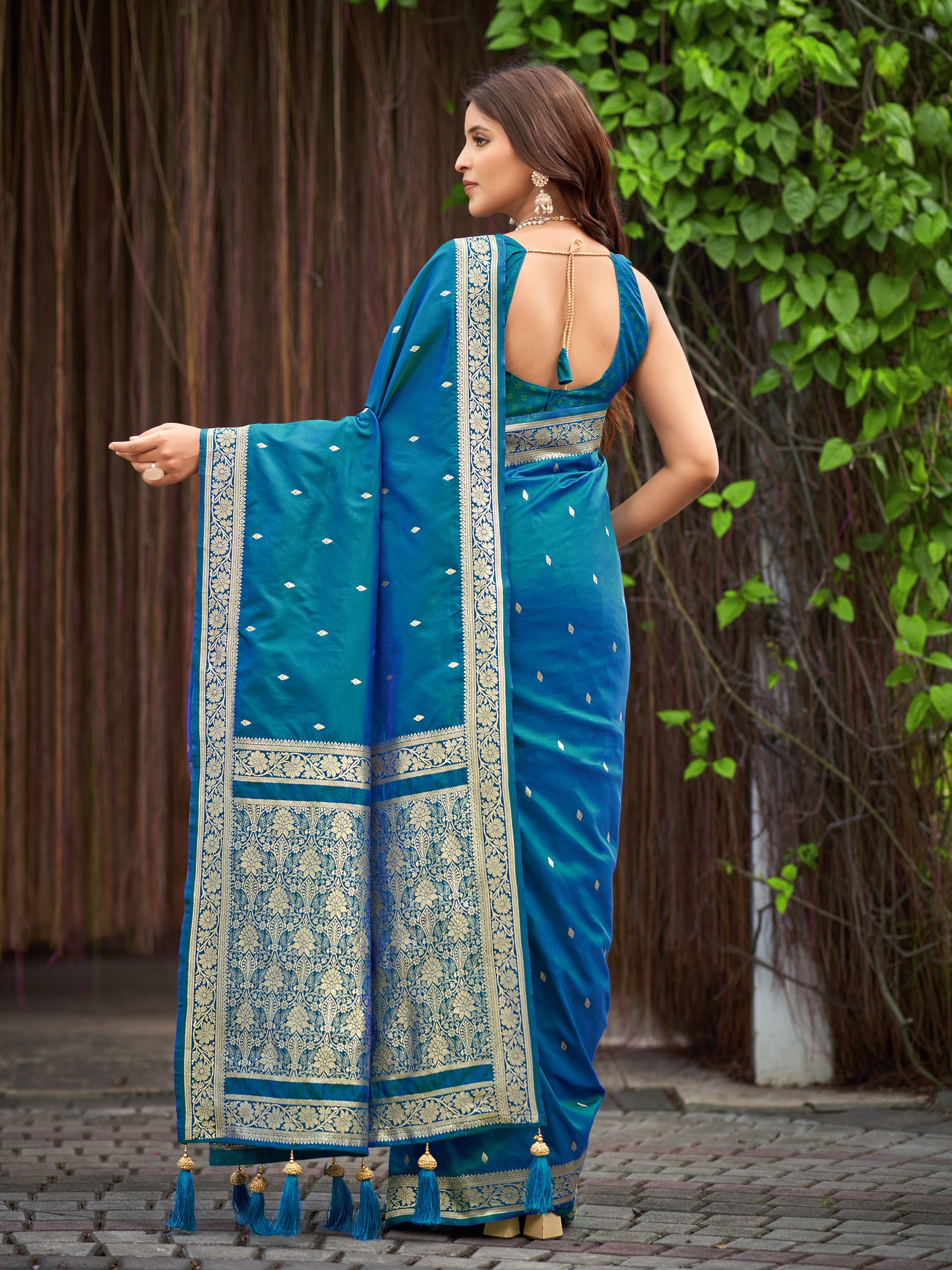 MANOHARI Banarasi Silk Blend Jacquard Work Saree - Blue