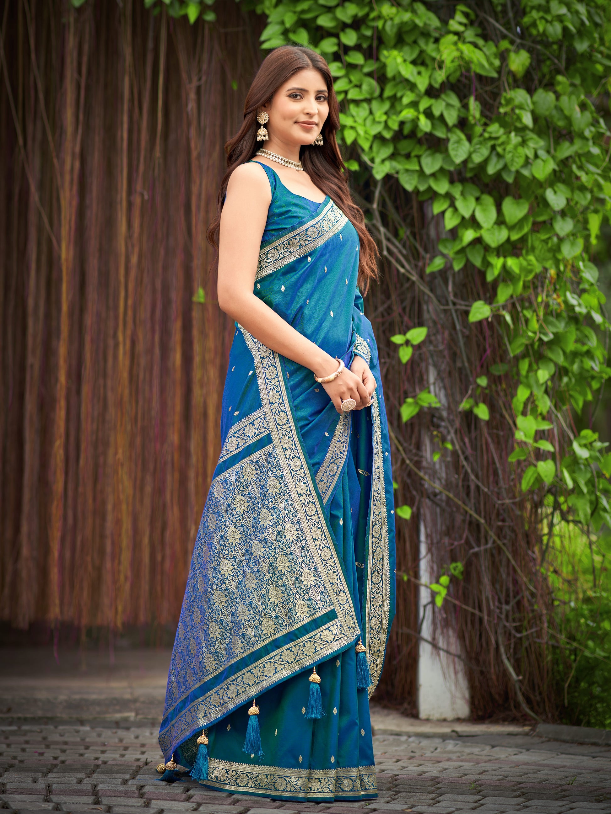 MANOHARI Banarasi Silk Blend Jacquard Work Saree - Blue