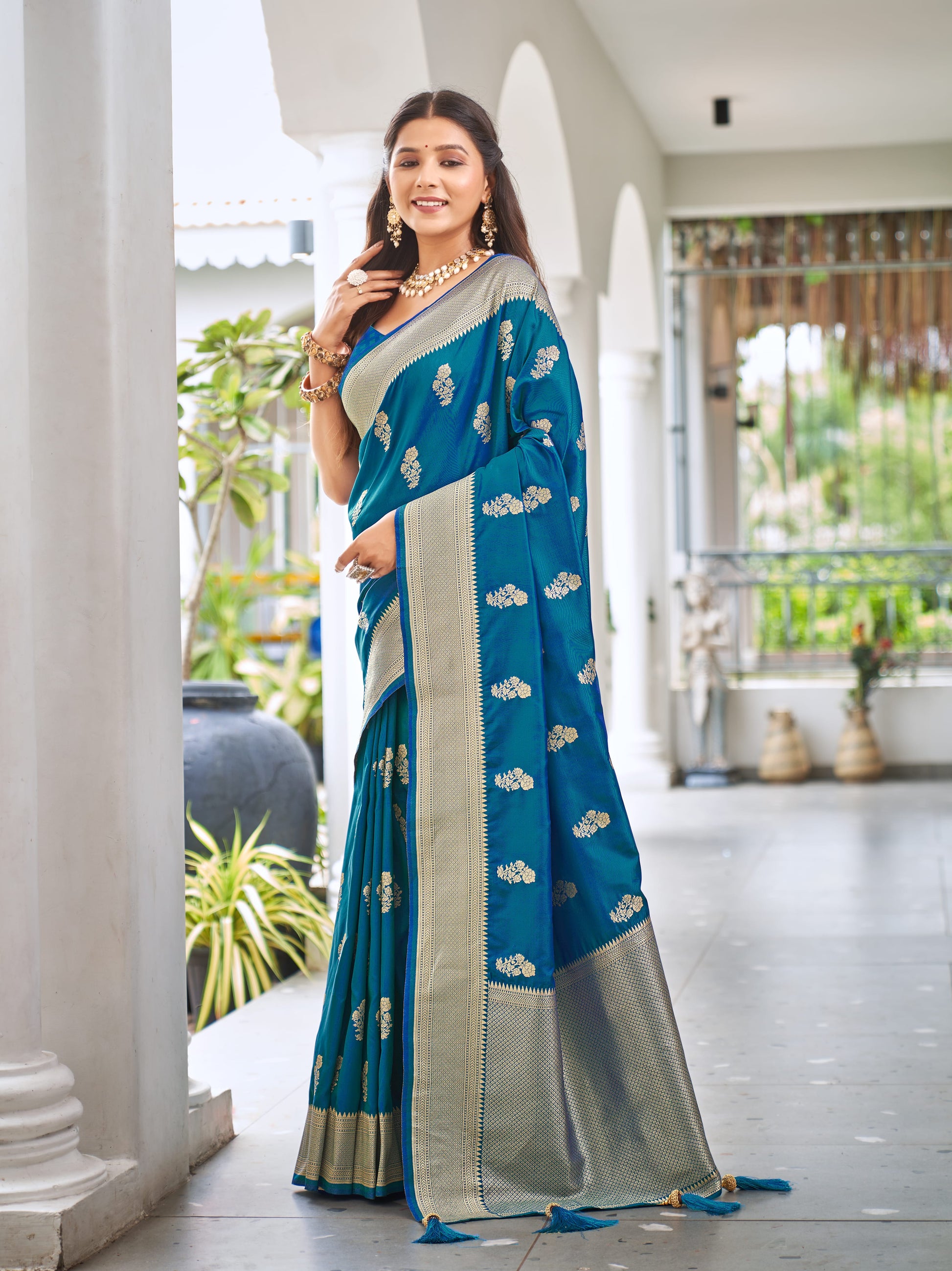 MANOHARI Banarasi Silk Blend Jacquard Work Saree - Blue