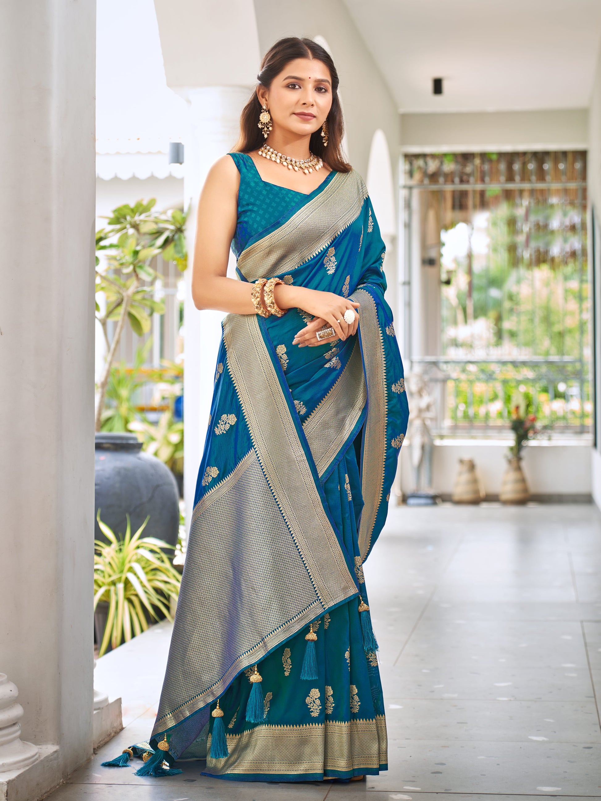 MANOHARI Banarasi Silk Blend Jacquard Work Saree - Blue