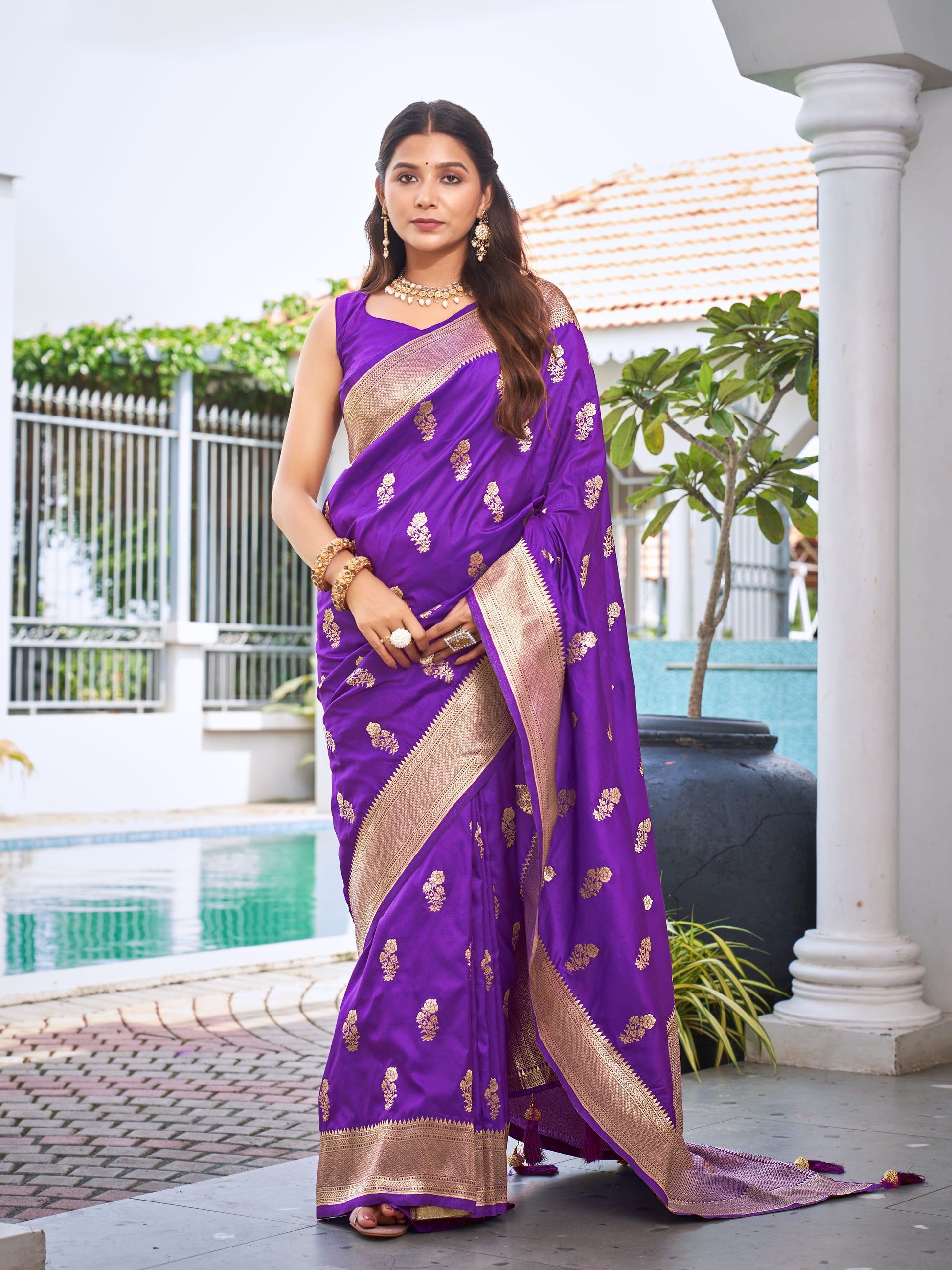 MANOHARI Banarasi Silk Blend Jacquard Work Saree - Purple