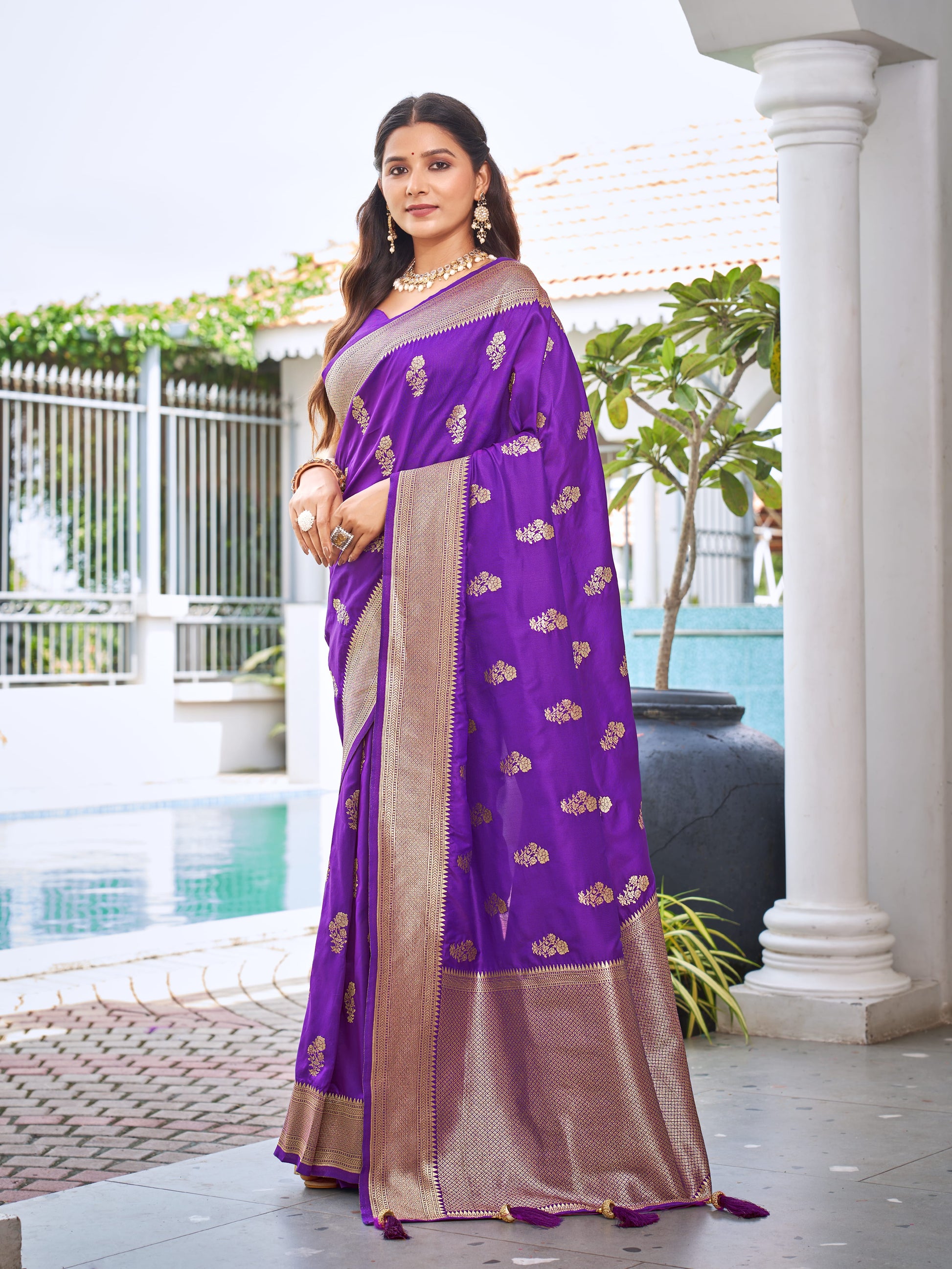 MANOHARI Banarasi Silk Blend Jacquard Work Saree - Purple