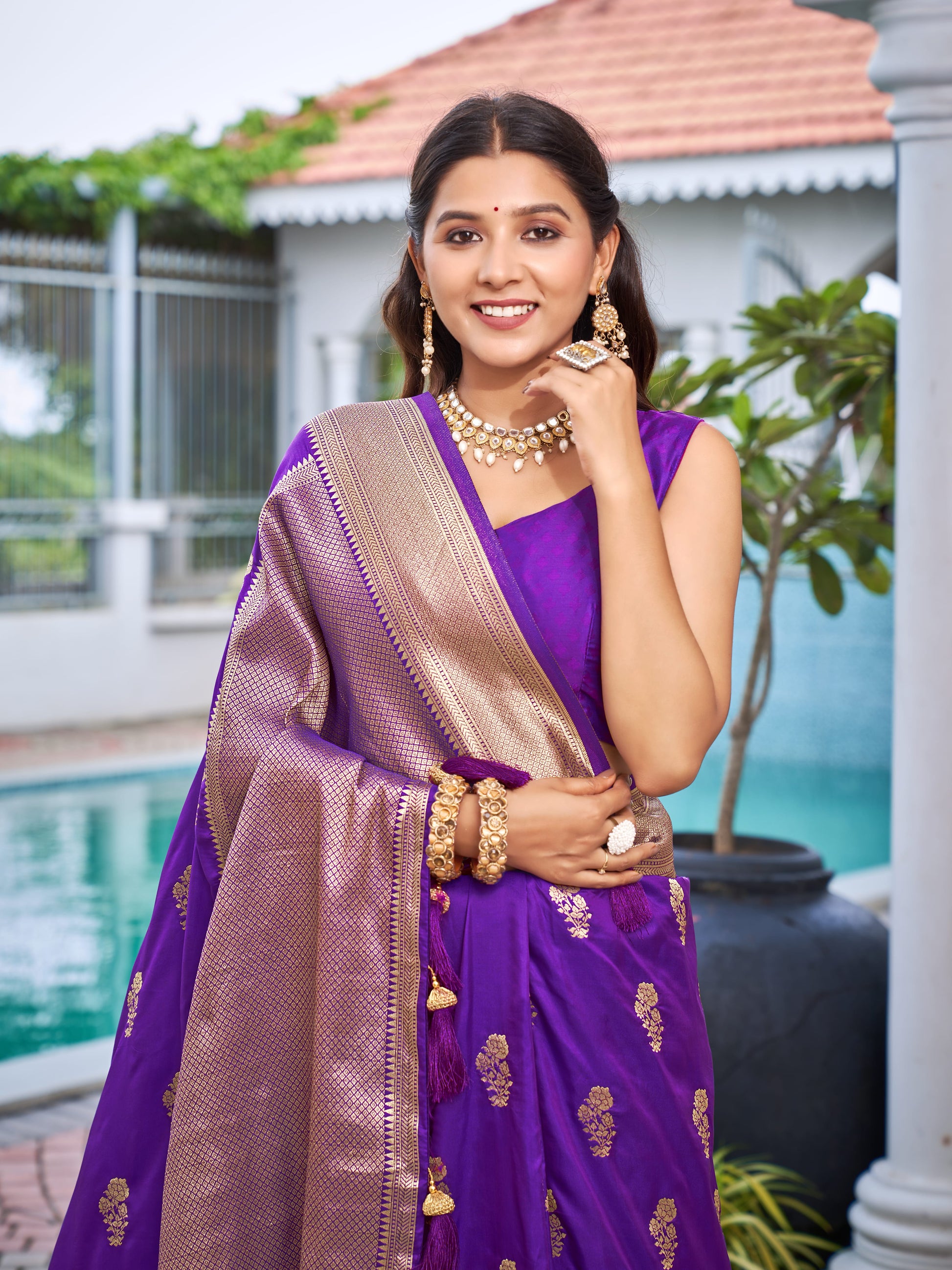MANOHARI Banarasi Silk Blend Jacquard Work Saree - Purple