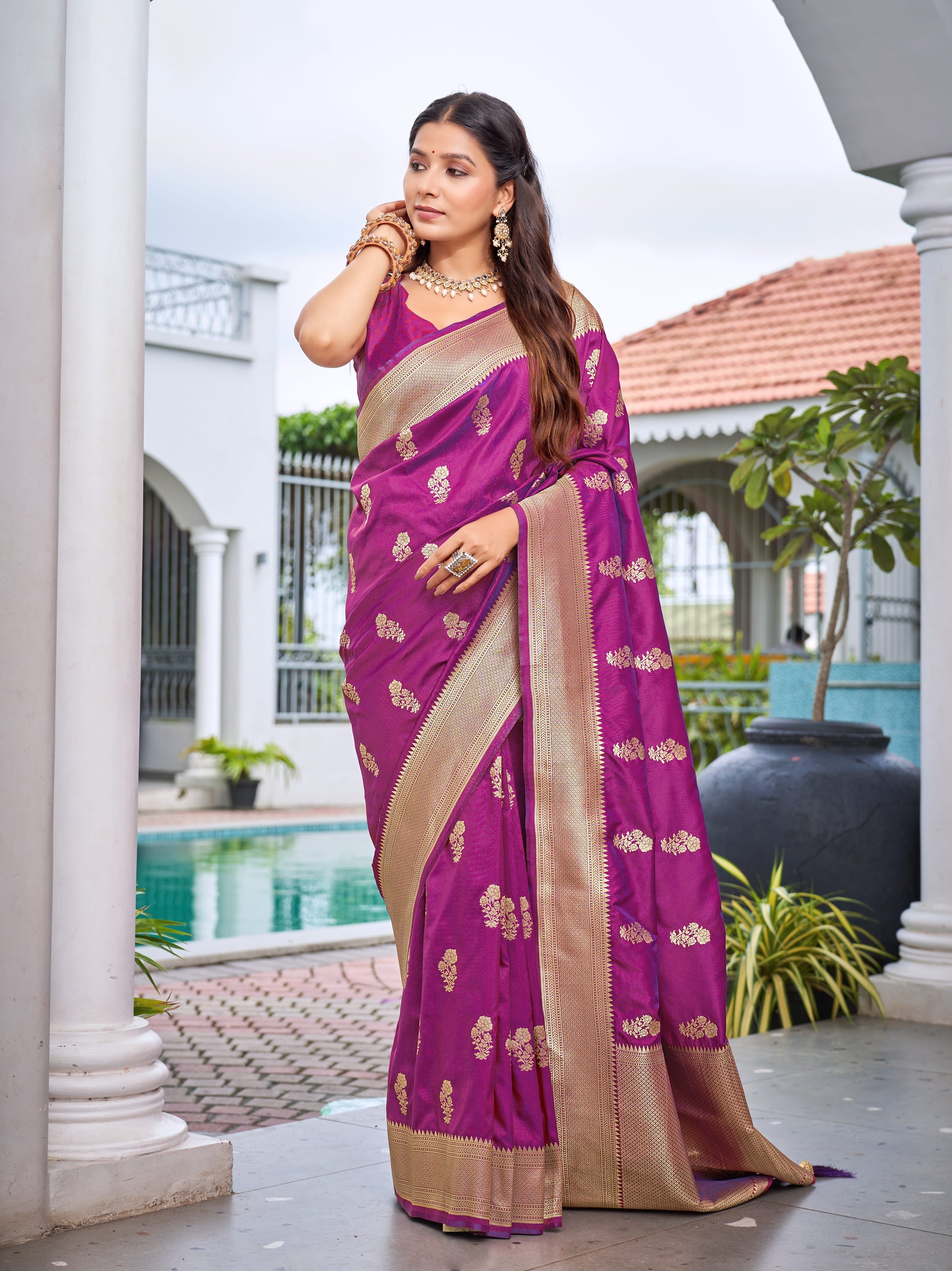 MANOHARI Banarasi Silk Blend Jacquard Work Saree - Purple