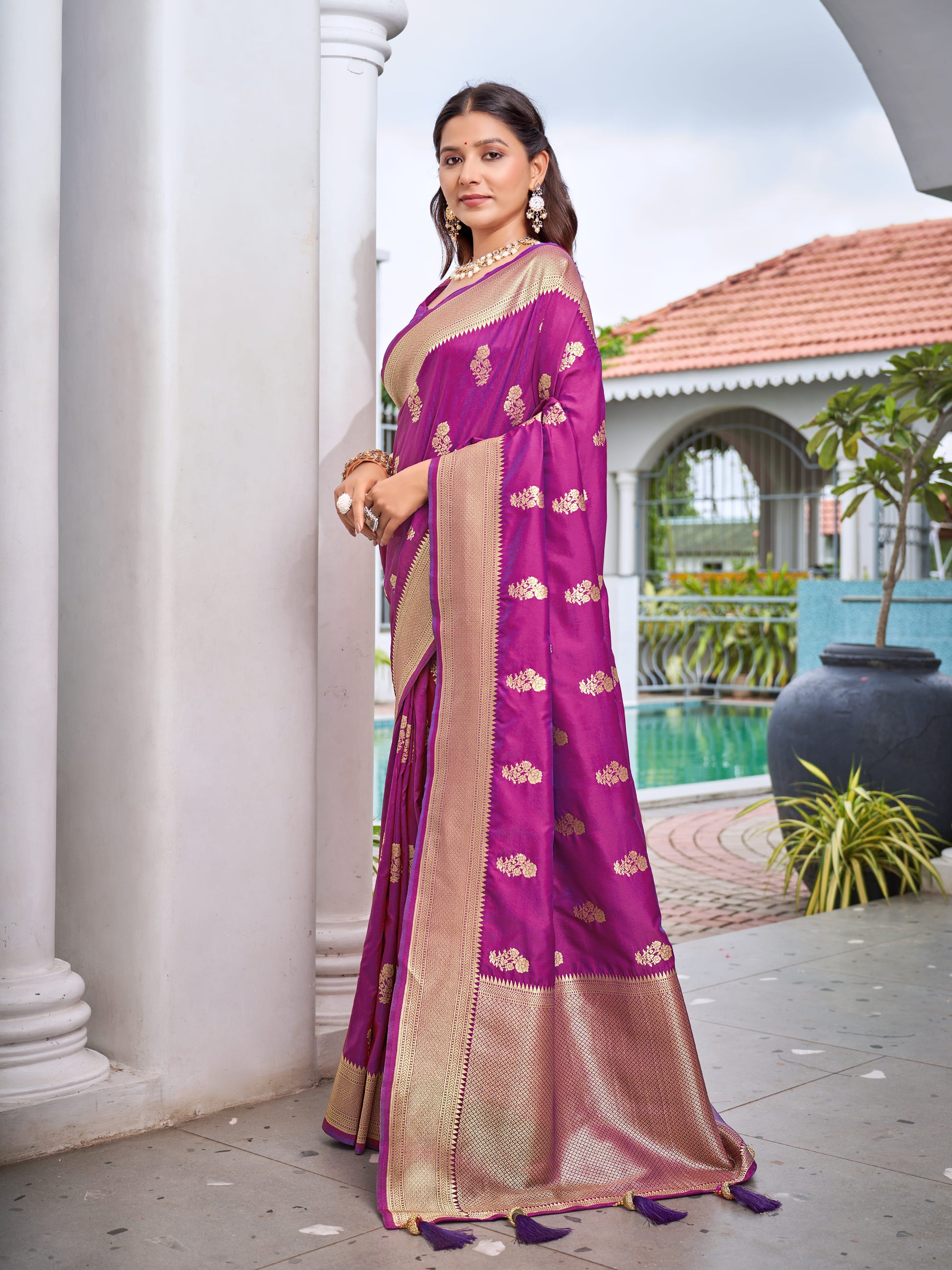 MANOHARI Banarasi Silk Blend Jacquard Work Saree - Purple