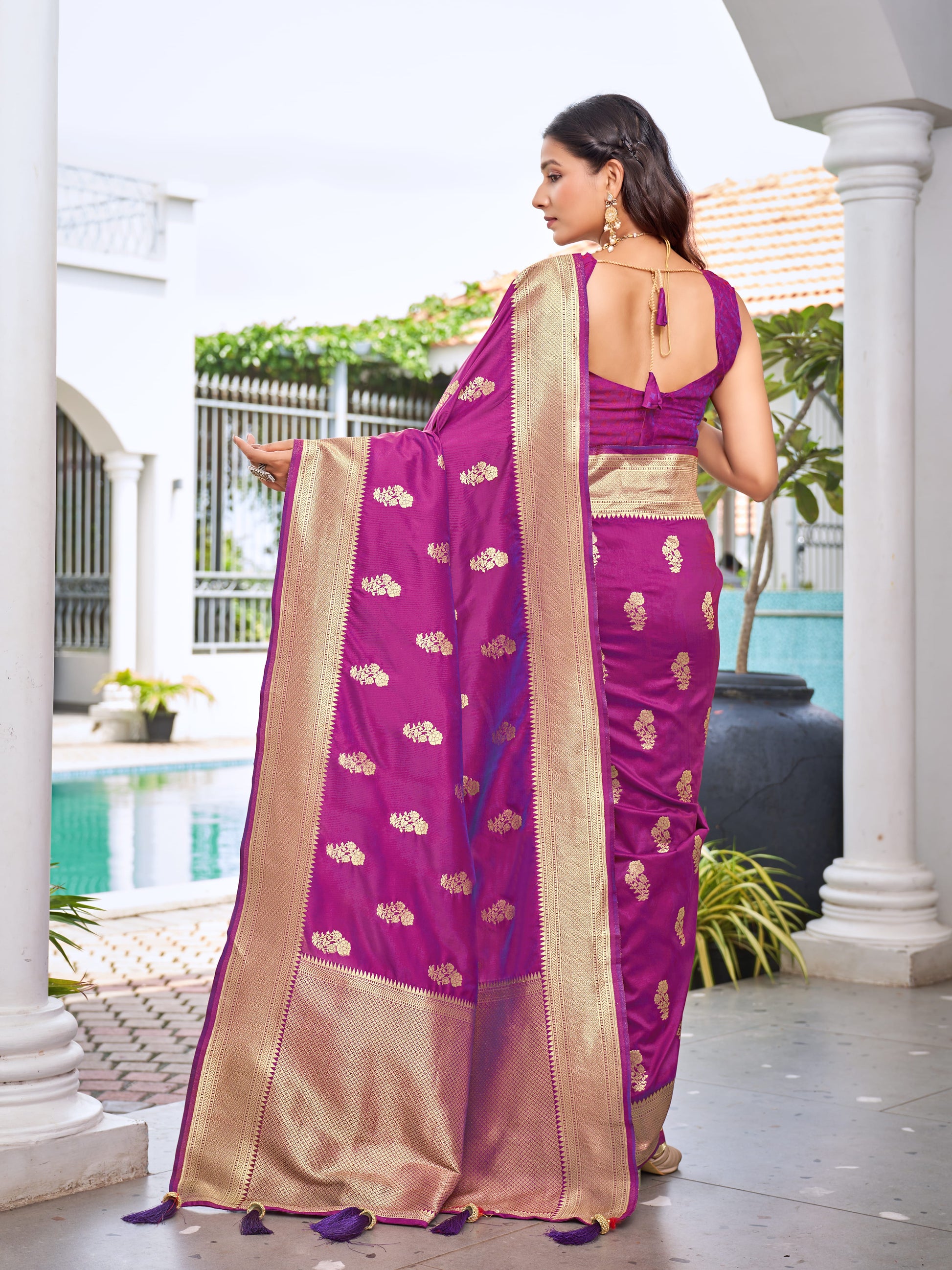 MANOHARI Banarasi Silk Blend Jacquard Work Saree - Purple
