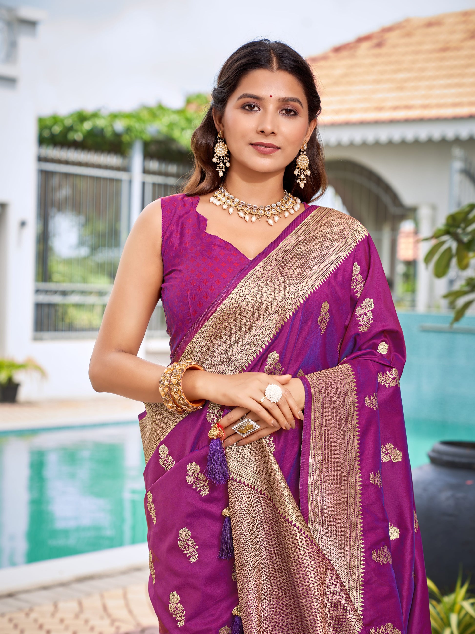 MANOHARI Banarasi Silk Blend Jacquard Work Saree - Purple