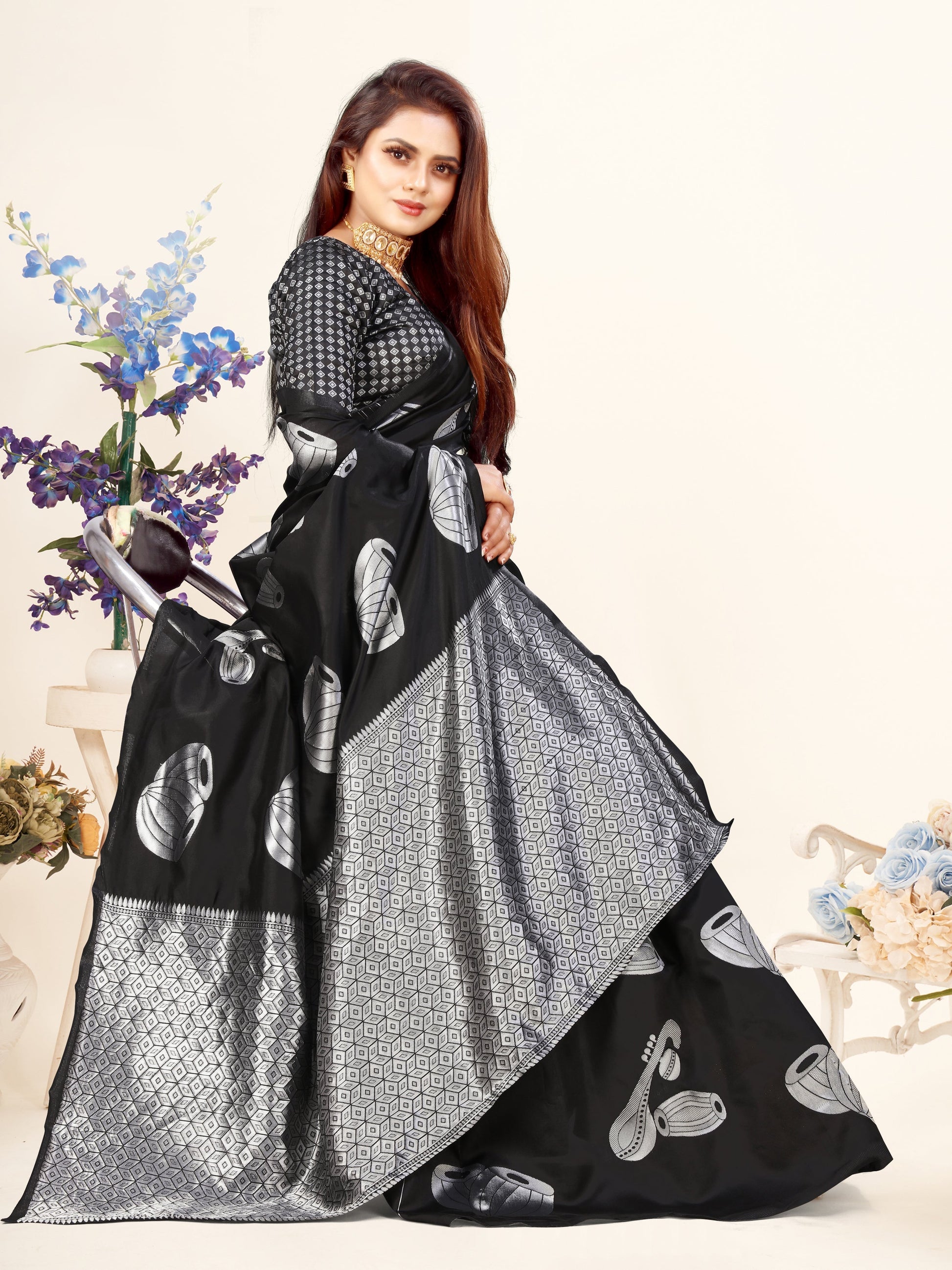 Vedant Vastram Litchi Silk Designer Banarasi Saree - Black | Swadesiicart