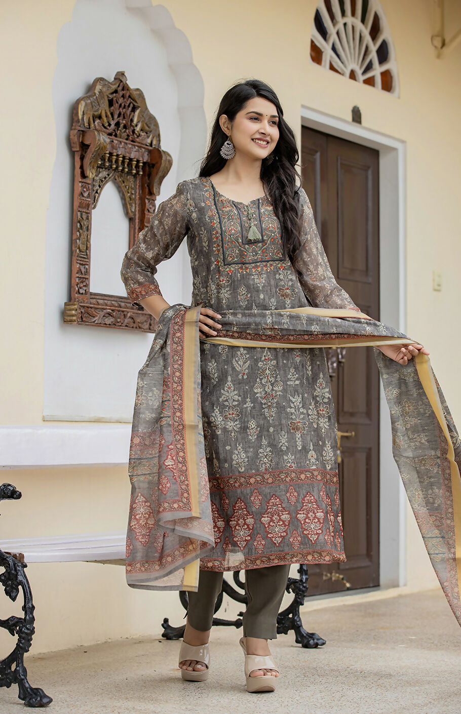 Kaajh Women's Grey-Green Digital Print Chanderi Kurta Pant Set With Dupatta