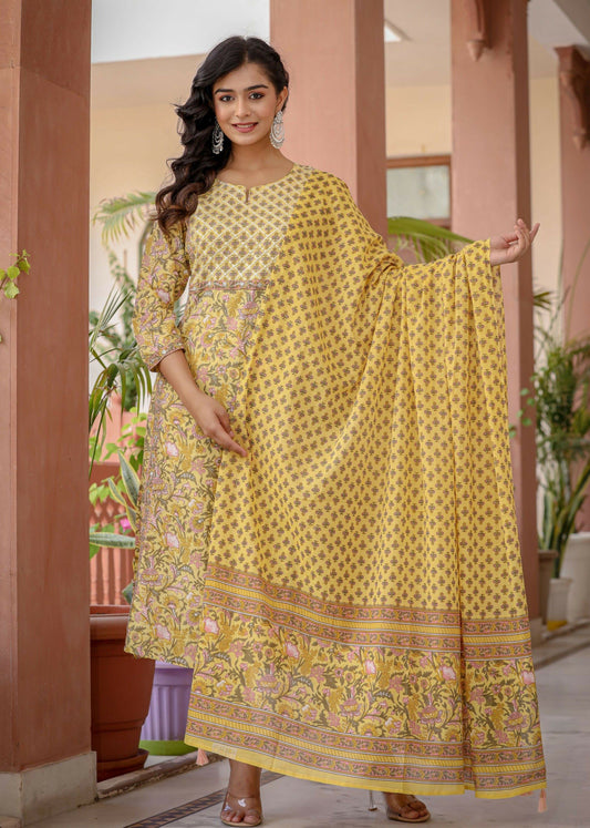 Kaajh Women's Yellow Floral Embroidered Cotton Kurta Pant Set With Dupatta