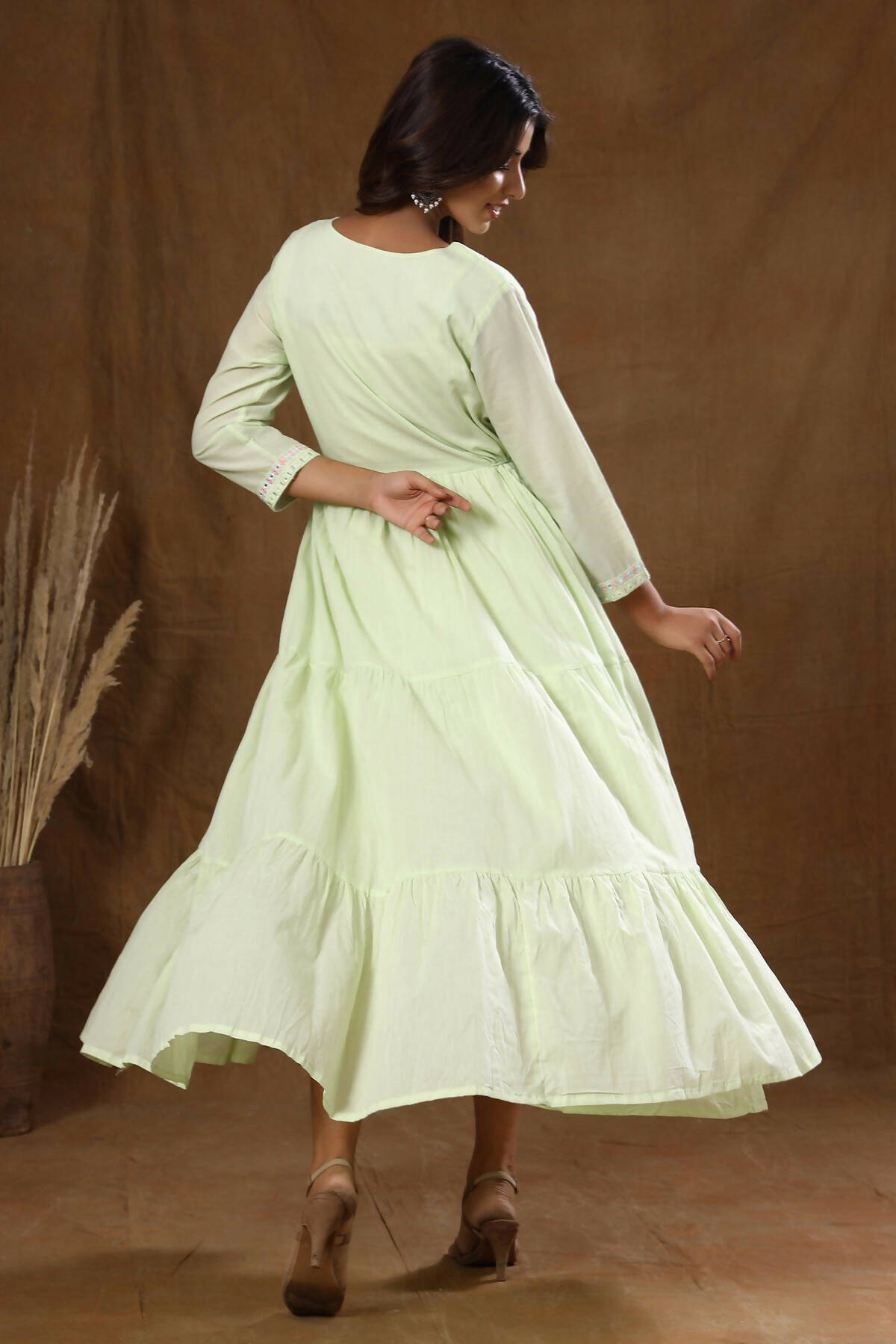 Kaajh Women's Green Mirror Embellishment Anarkali Kurta