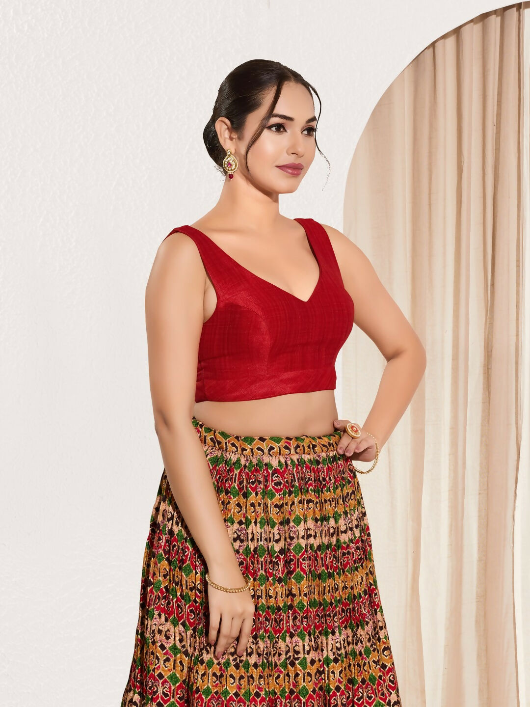 Joban Fashion Red Mulberry Silk Padded Blouse With Round Neck Sleeveless