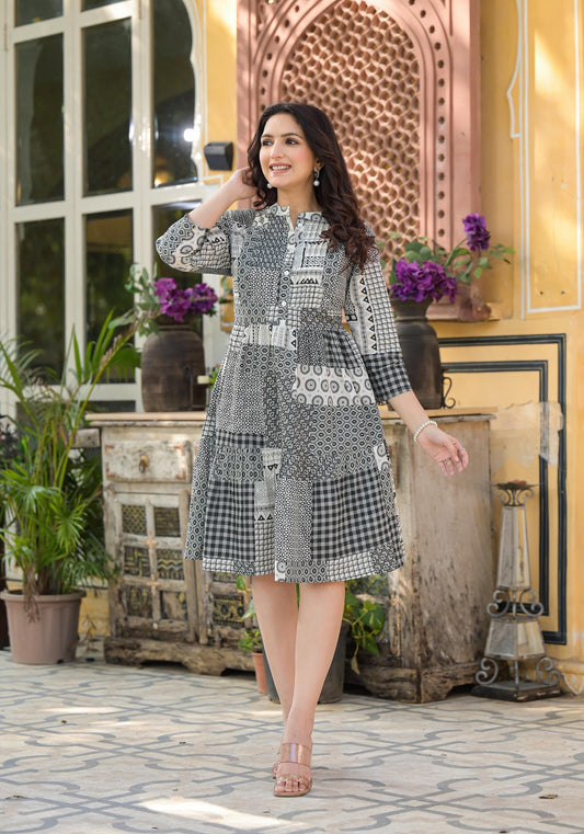 Juniper Women's Black Geometric Printed Cotton Short Dress With Buttons