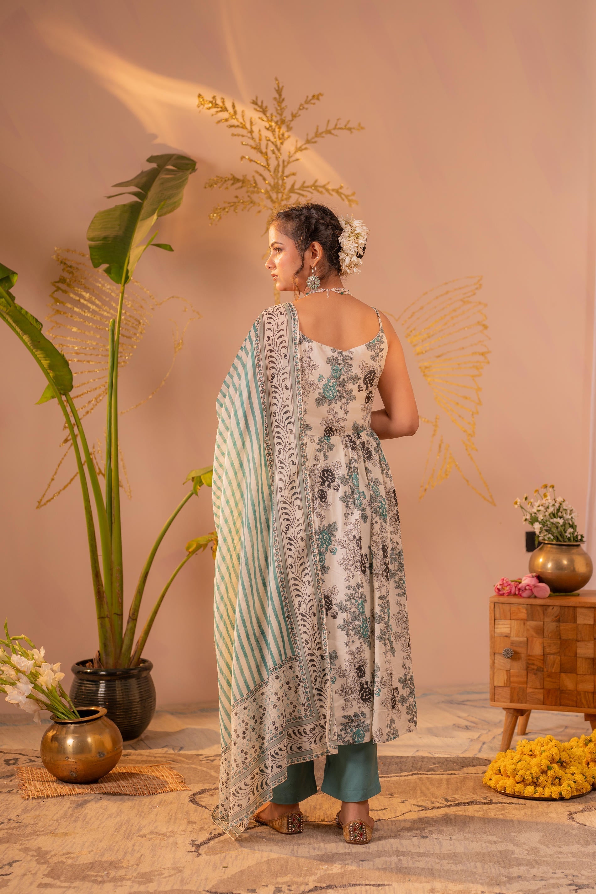 Juniper Ivory Meadow Bloom Kurta Pant And Dupatta Set