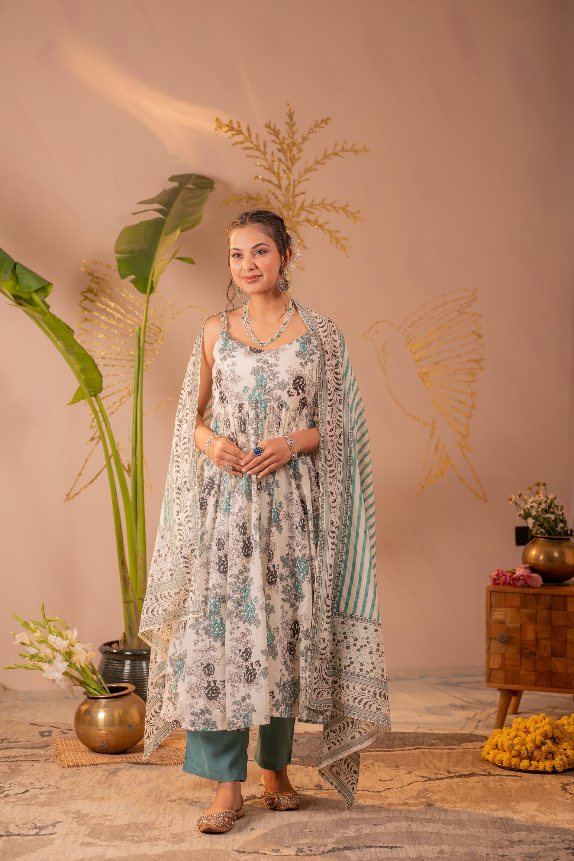 Juniper Ivory Meadow Bloom Kurta Pant And Dupatta Set