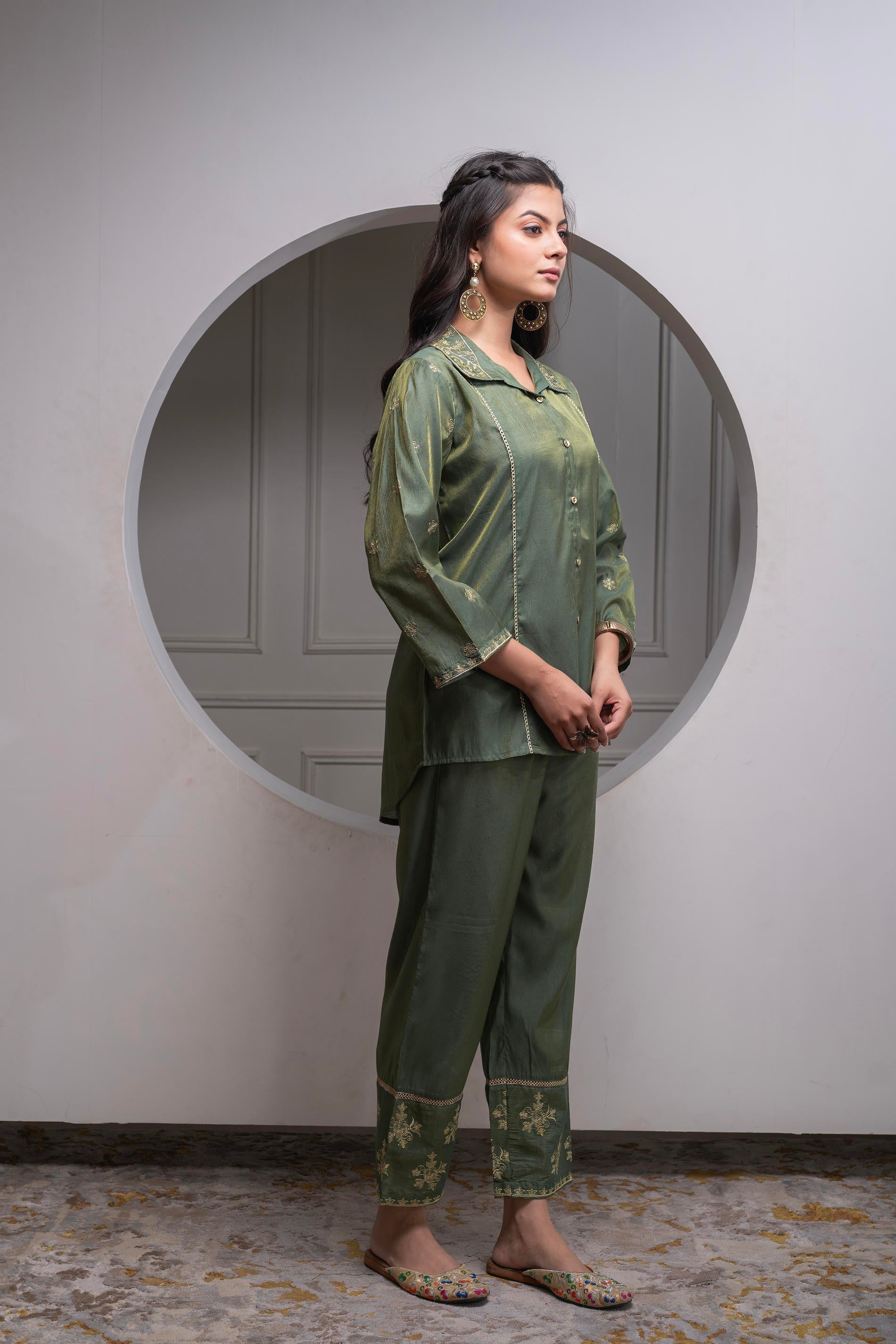 Juniper Fuchsia Green Solid Viscose Tunic And Pants Co-Ord Set With Zari Work And Button Detailing 