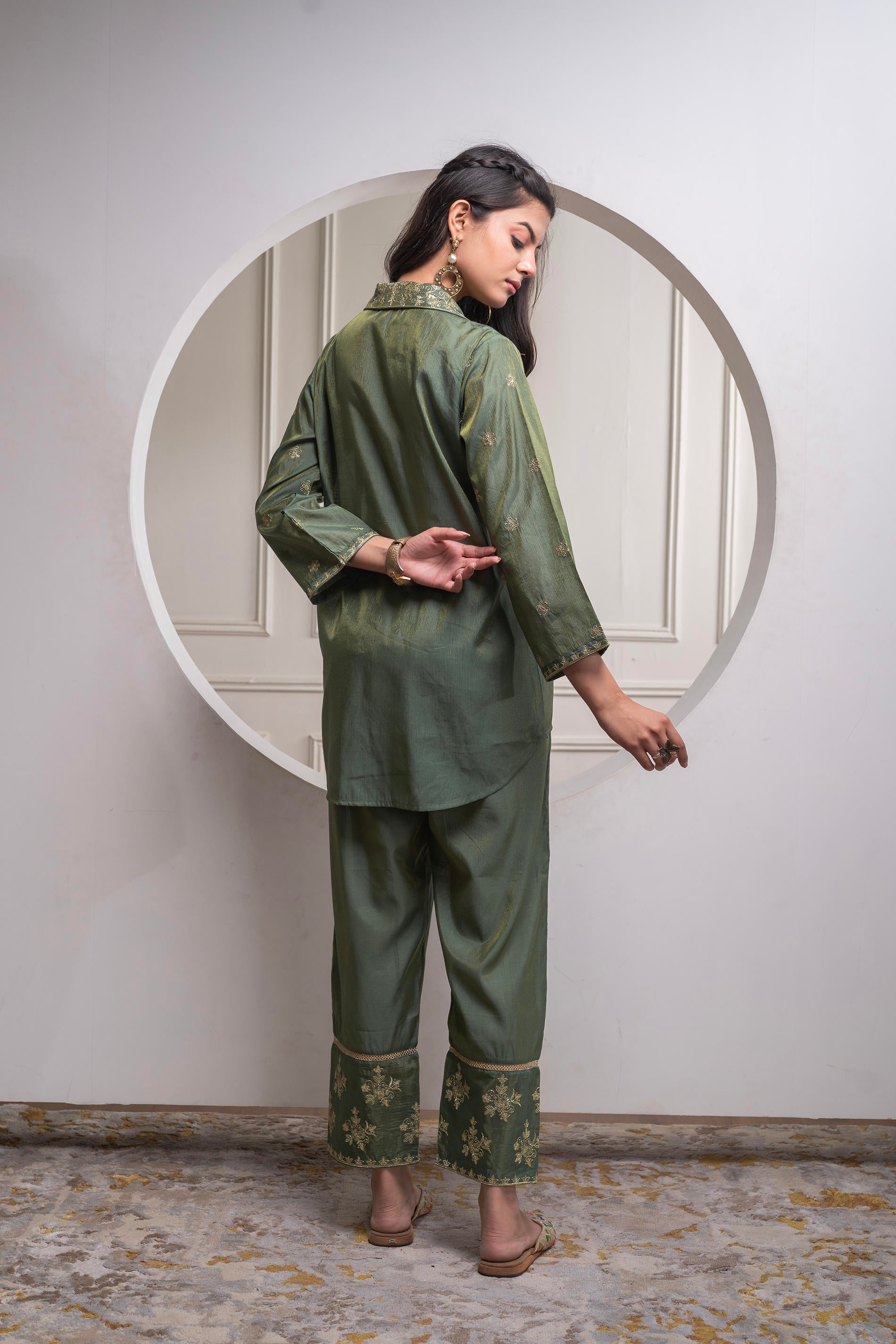 Juniper Fuchsia Green Solid Viscose Tunic And Pants Co-Ord Set With Zari Work And Button Detailing 