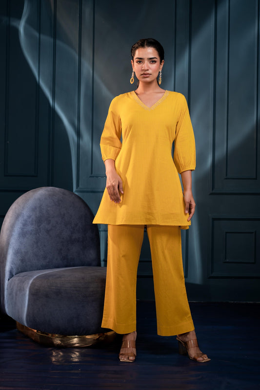 Juniper Women'S Mustard Striped Cotton Kurta & Pants Co-Ord Set With Zari Work 
