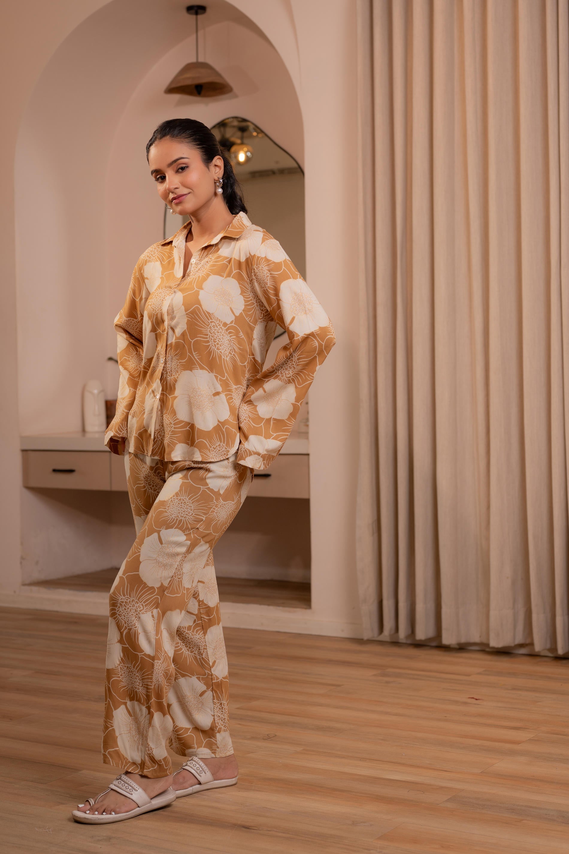 Juniper Women'S Brown Floral Printed Co-Ord Set With Button Details 