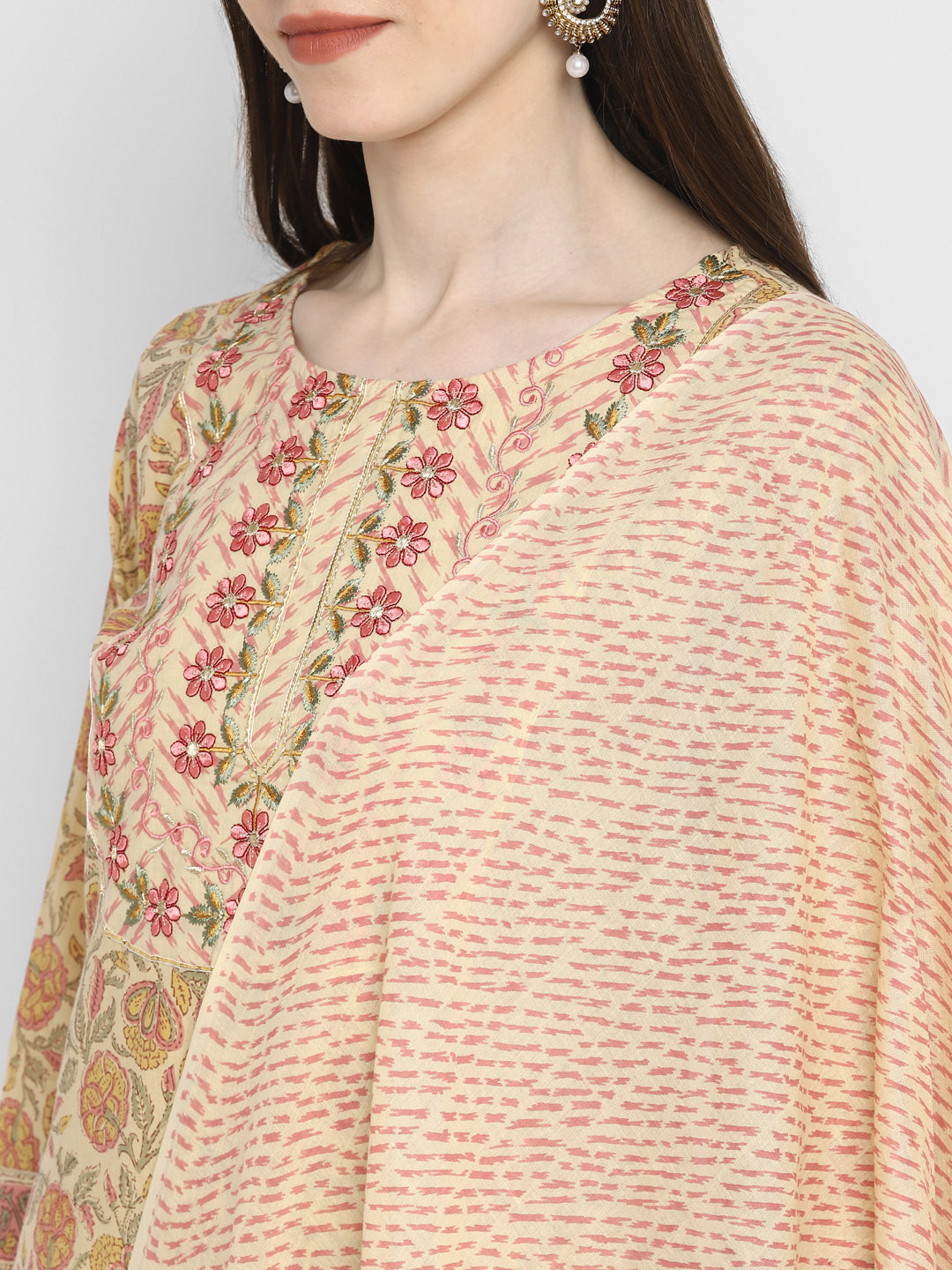 NOZ2TOZ Women Cream Cotton Kurta with Pant & Dupatta (3pcs Set) 