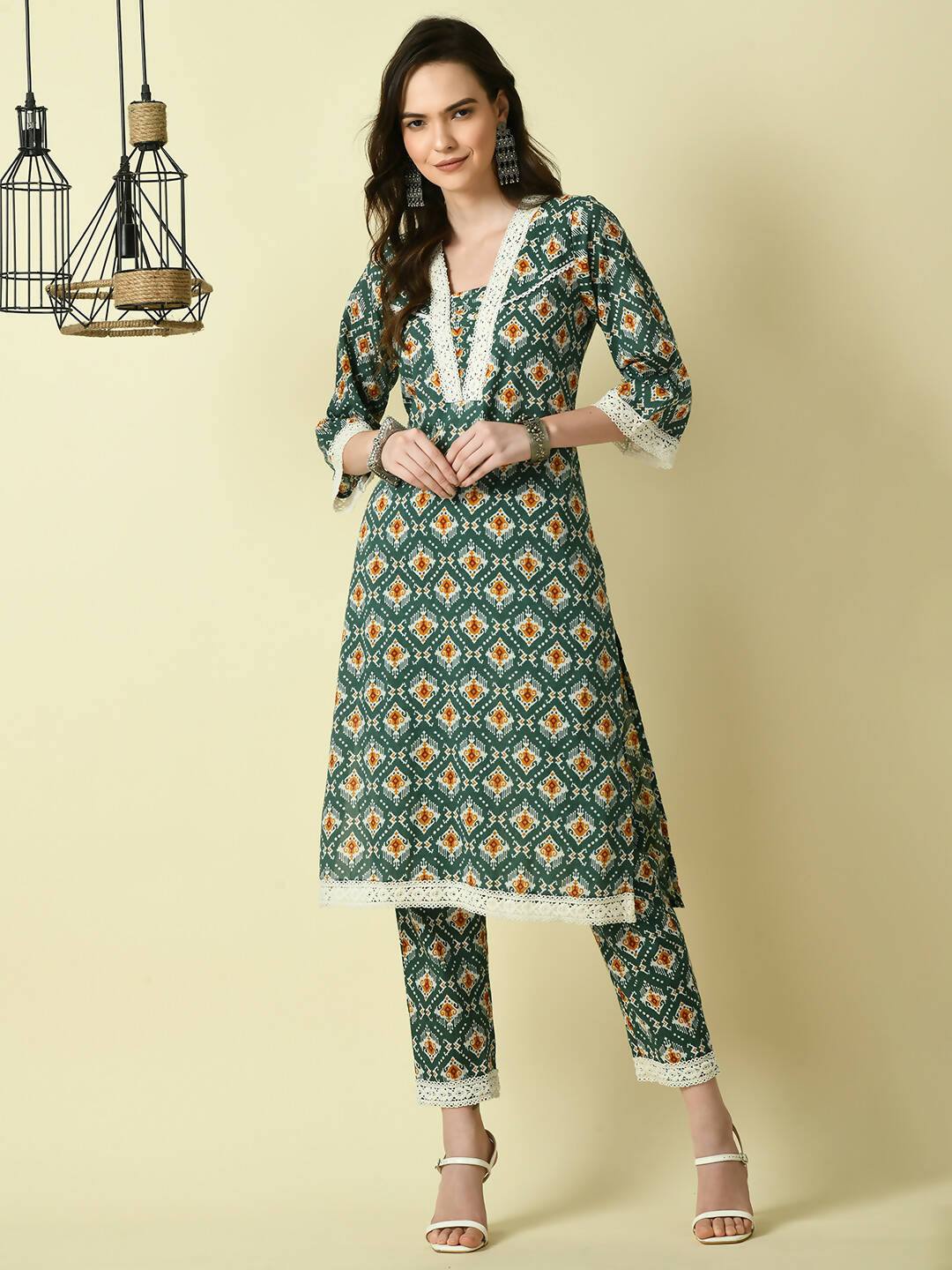 Myshka Women's Green Straight Kurta & Trousers