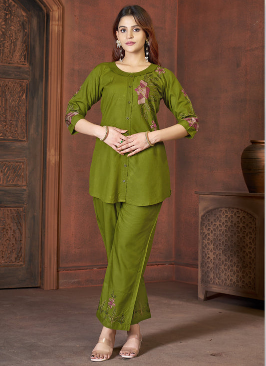 Prazu Fashion Mahendi Rayon Multi Embroidery Thread Work Co-Ords Set 