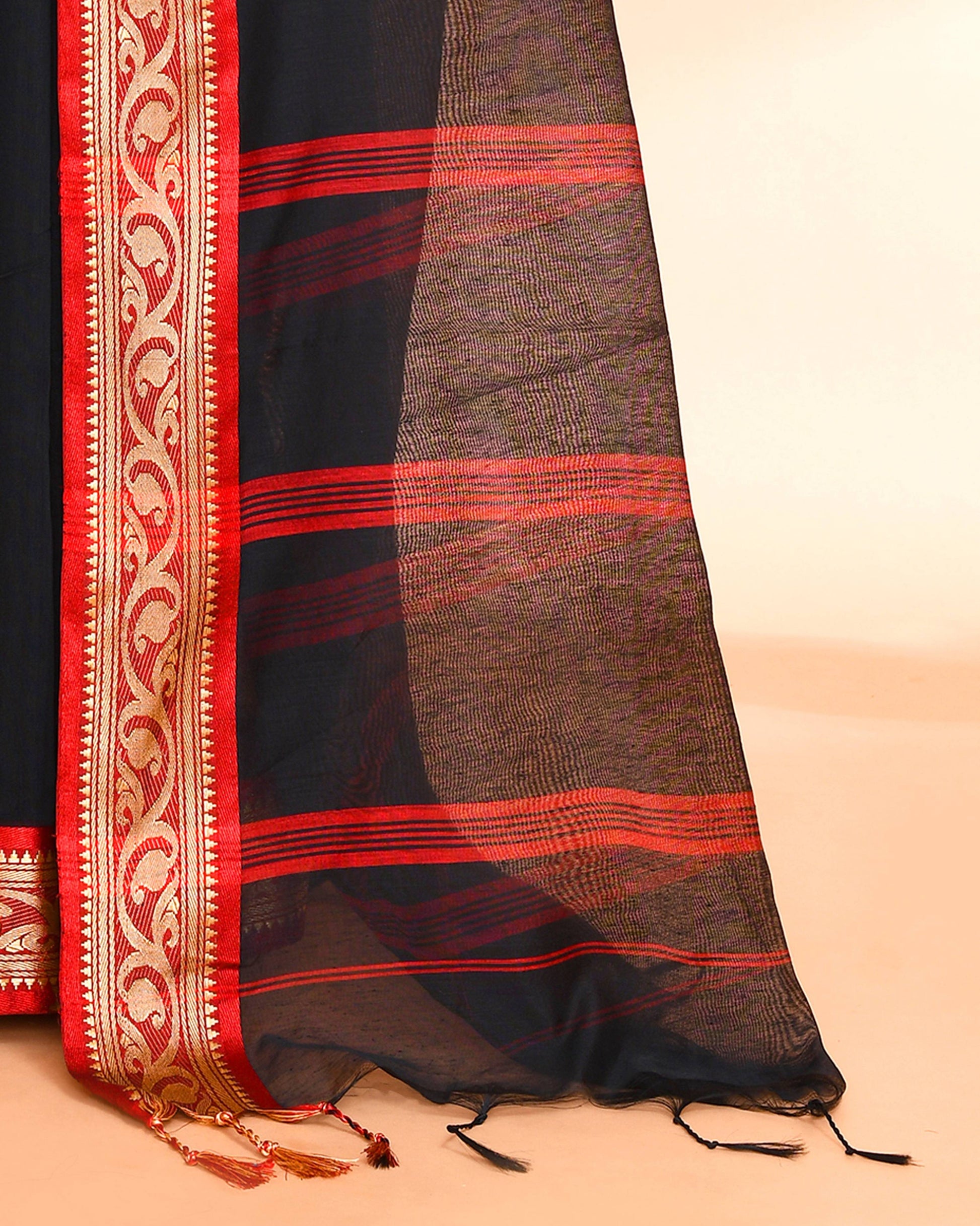 Piyari Fashion Women`s Cotton Silk Black Handloom Saree With Blouse